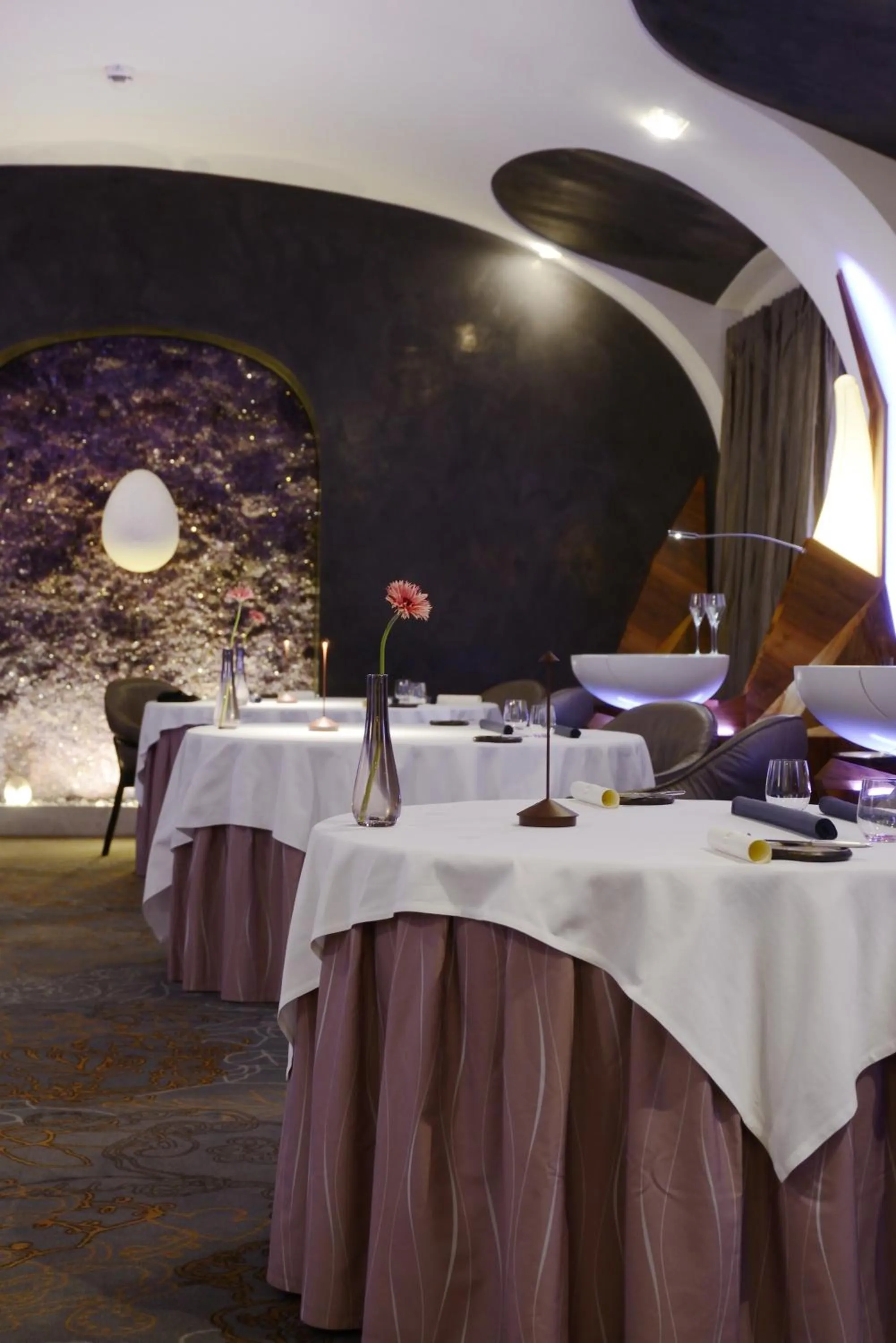 Restaurant/places to eat in Palais Coburg Hotel