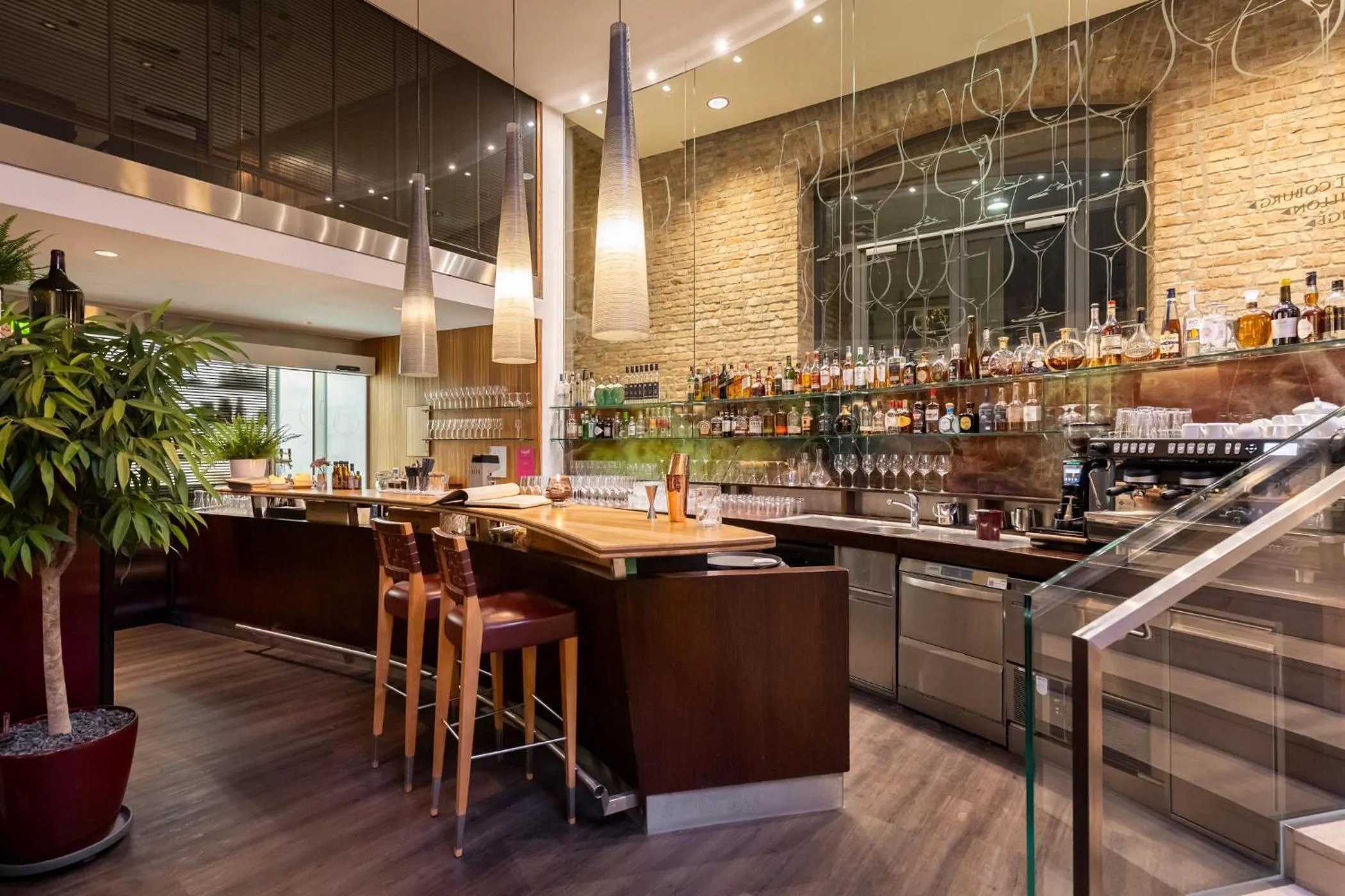 Restaurant/places to eat in Palais Coburg Hotel