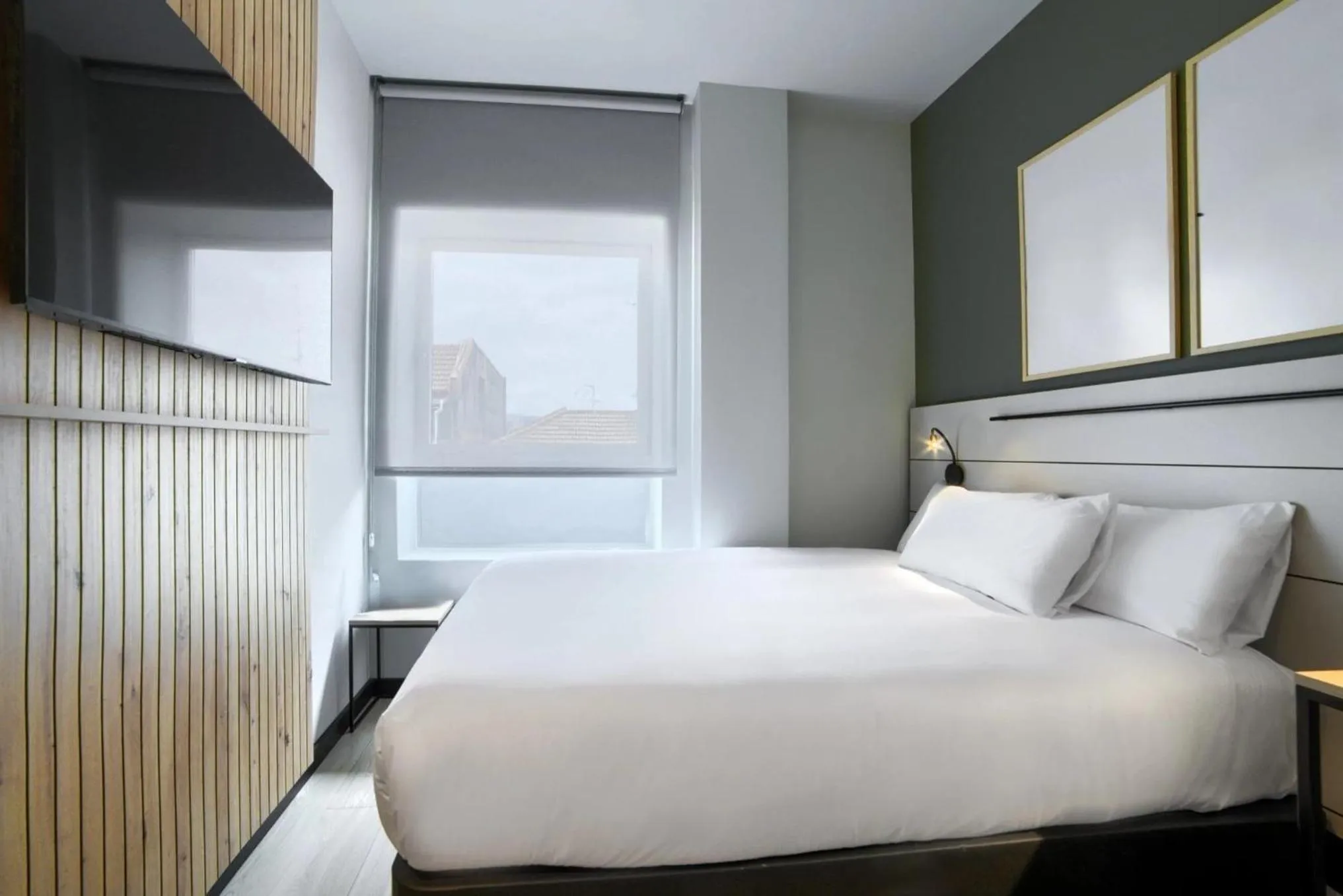 Photo of the whole room, Bed in voco Bilbao - City by IHG