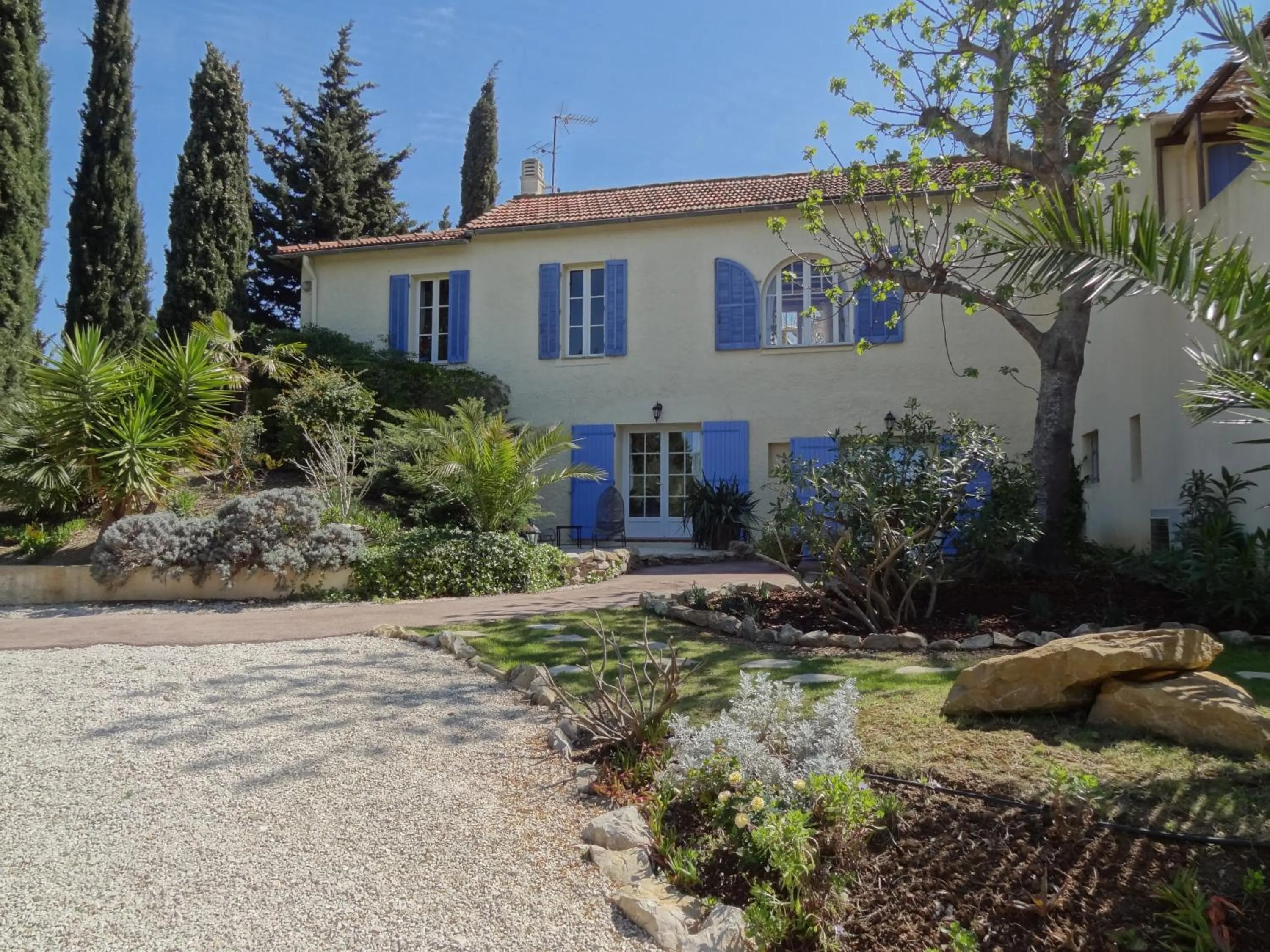Property building in La Bastide de Font Clarette