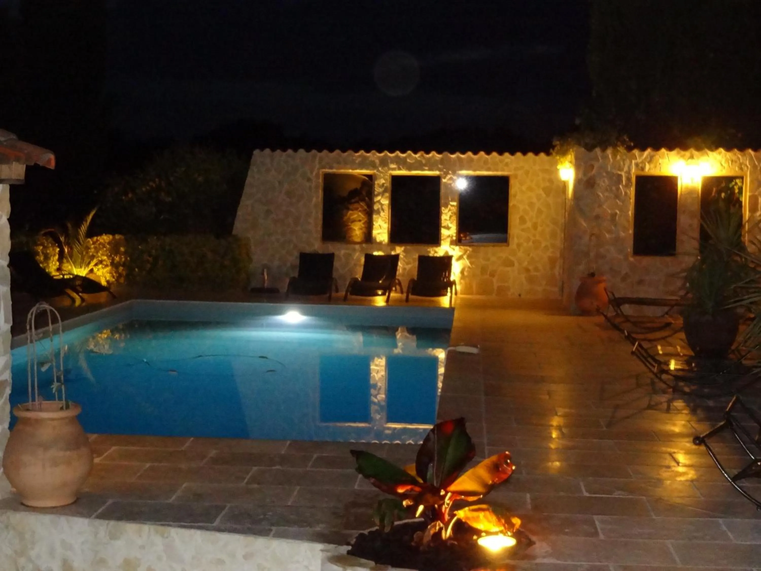Swimming pool in La Bastide de Font Clarette