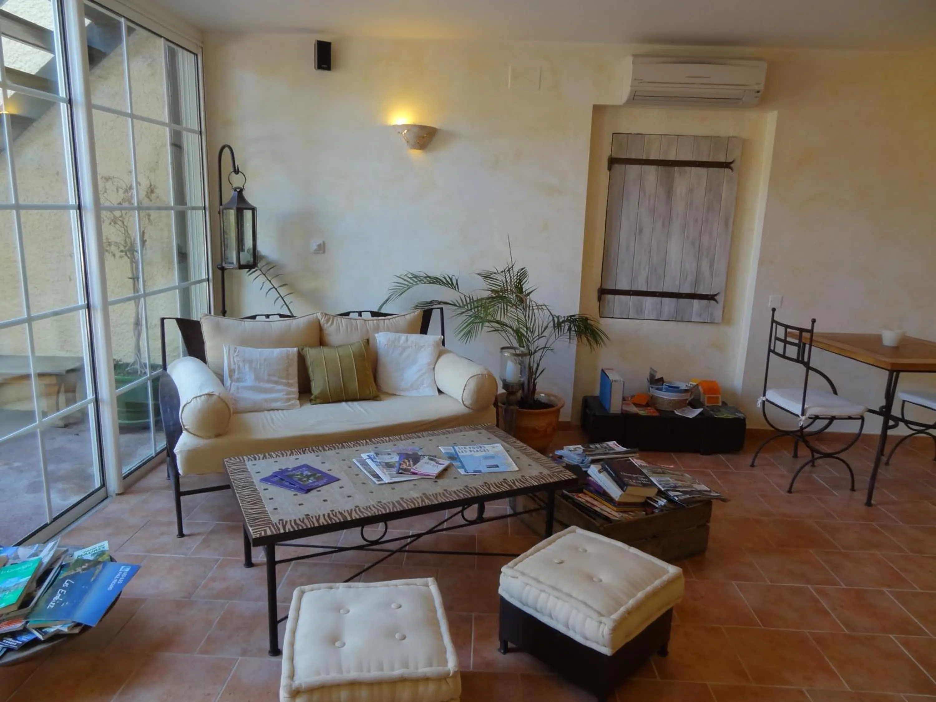 Living room in La Bastide de Font Clarette