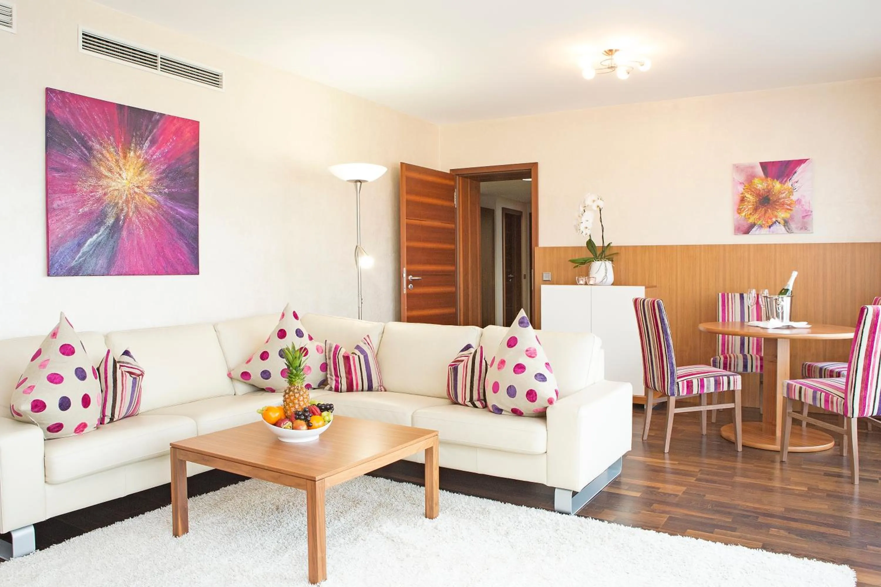 Living room in City Hotel Roding