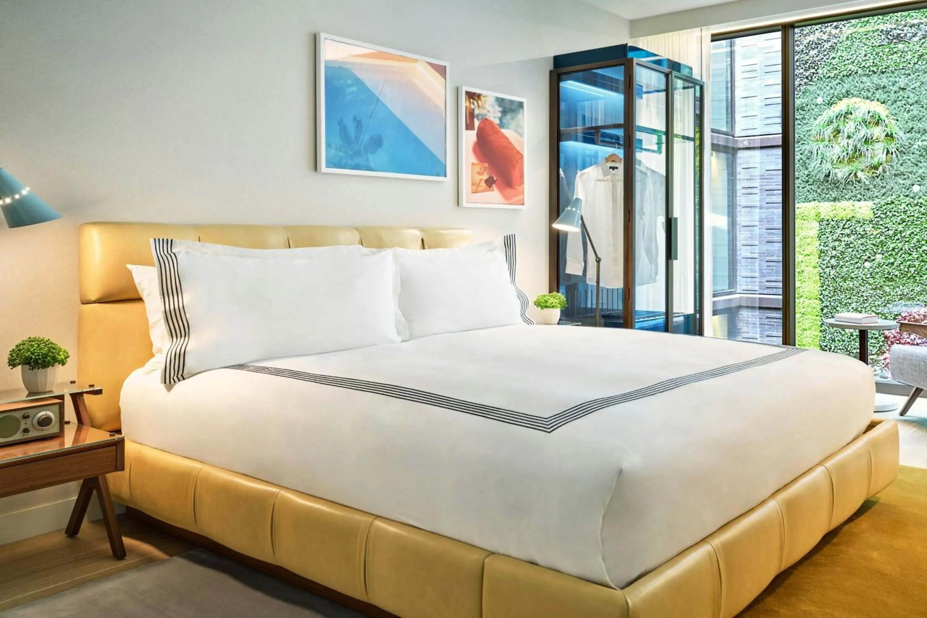 Photo of the whole room, Bed in The Hollywood Grande, Autograph Collection