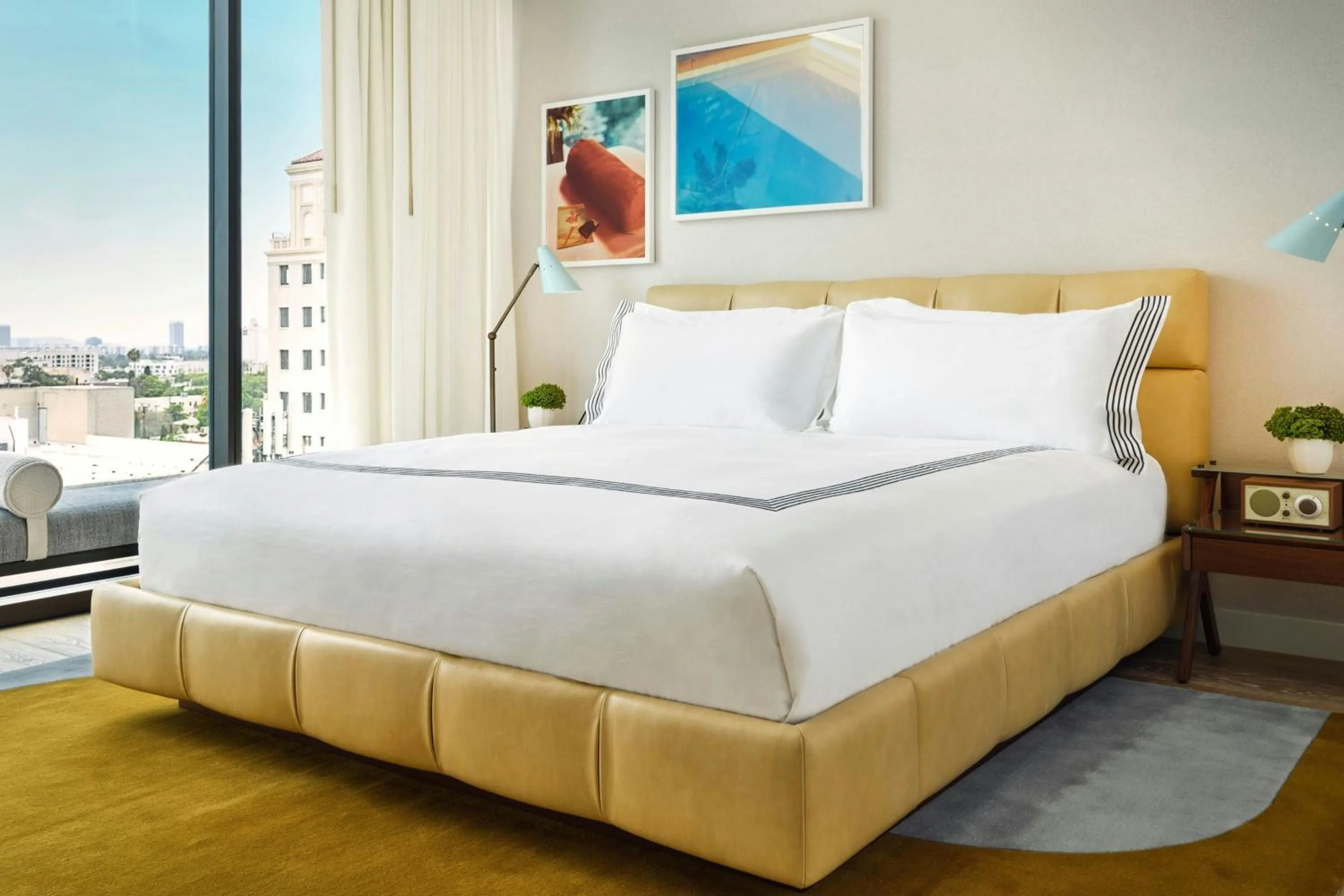 Photo of the whole room, Bed in The Hollywood Grande, Autograph Collection