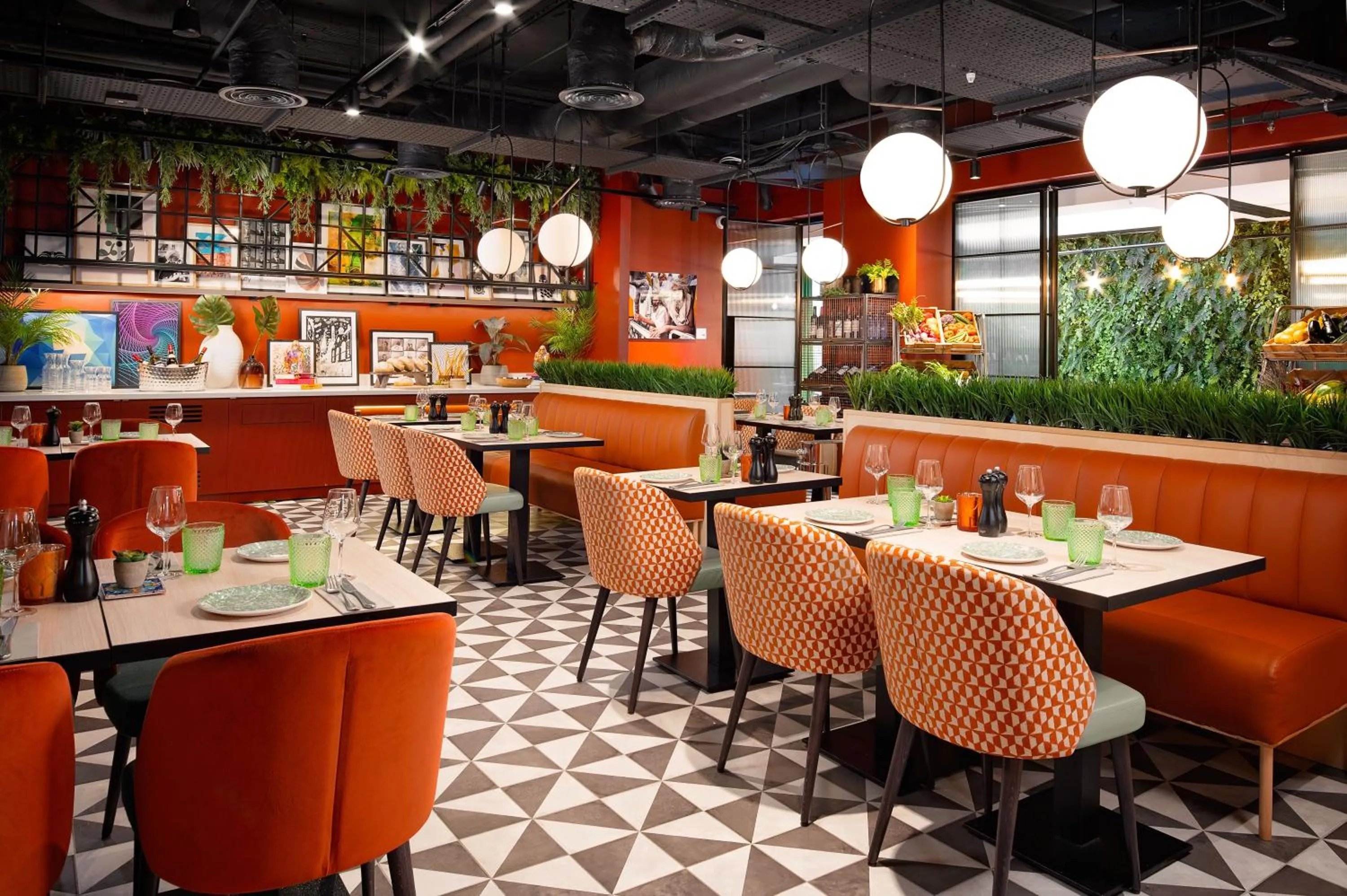 Restaurant/places to eat in Hyatt Place London City East