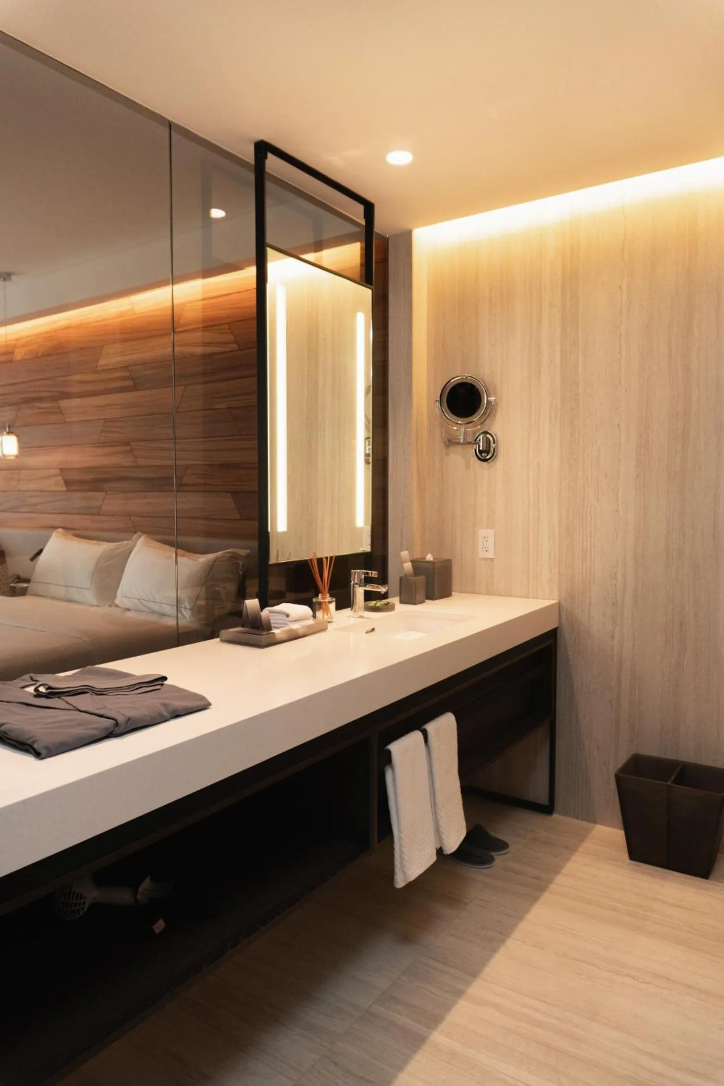 Bathroom, Bed in Hilton Cancun, an All-Inclusive Resort