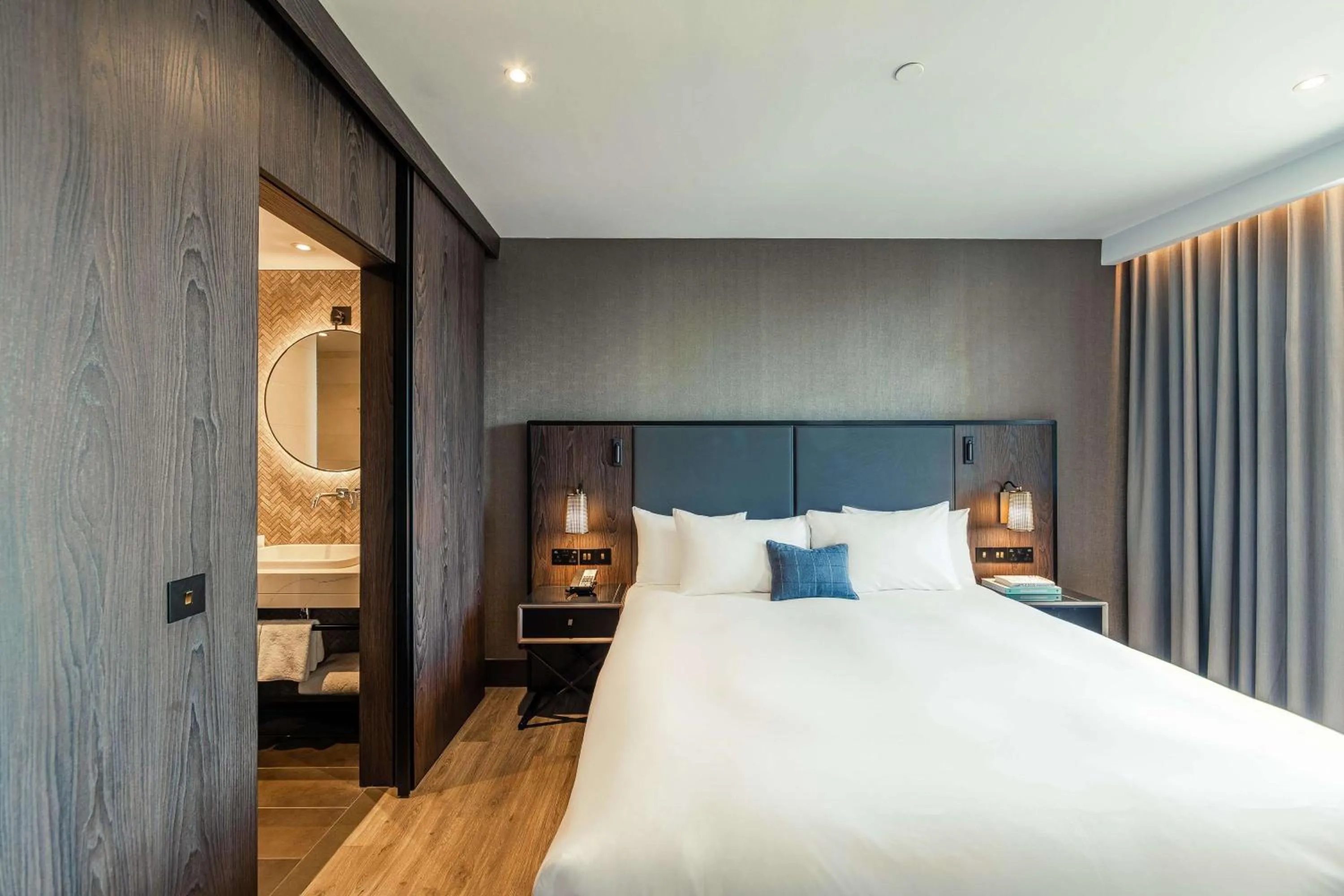 Bed in The Fellows House Cambridge, Curio Collection By Hilton