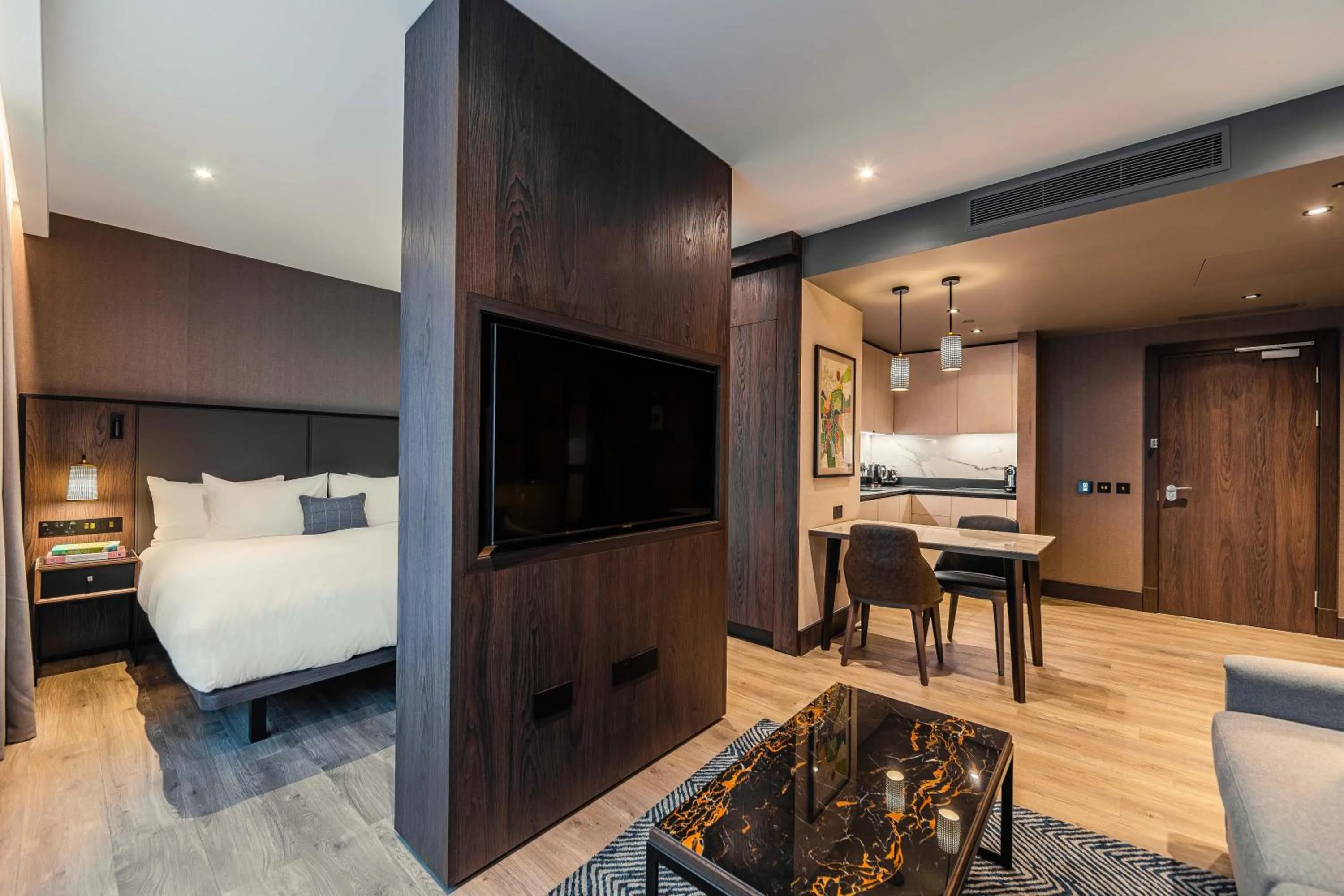 TV and multimedia, Bed in The Fellows House Cambridge, Curio Collection By Hilton