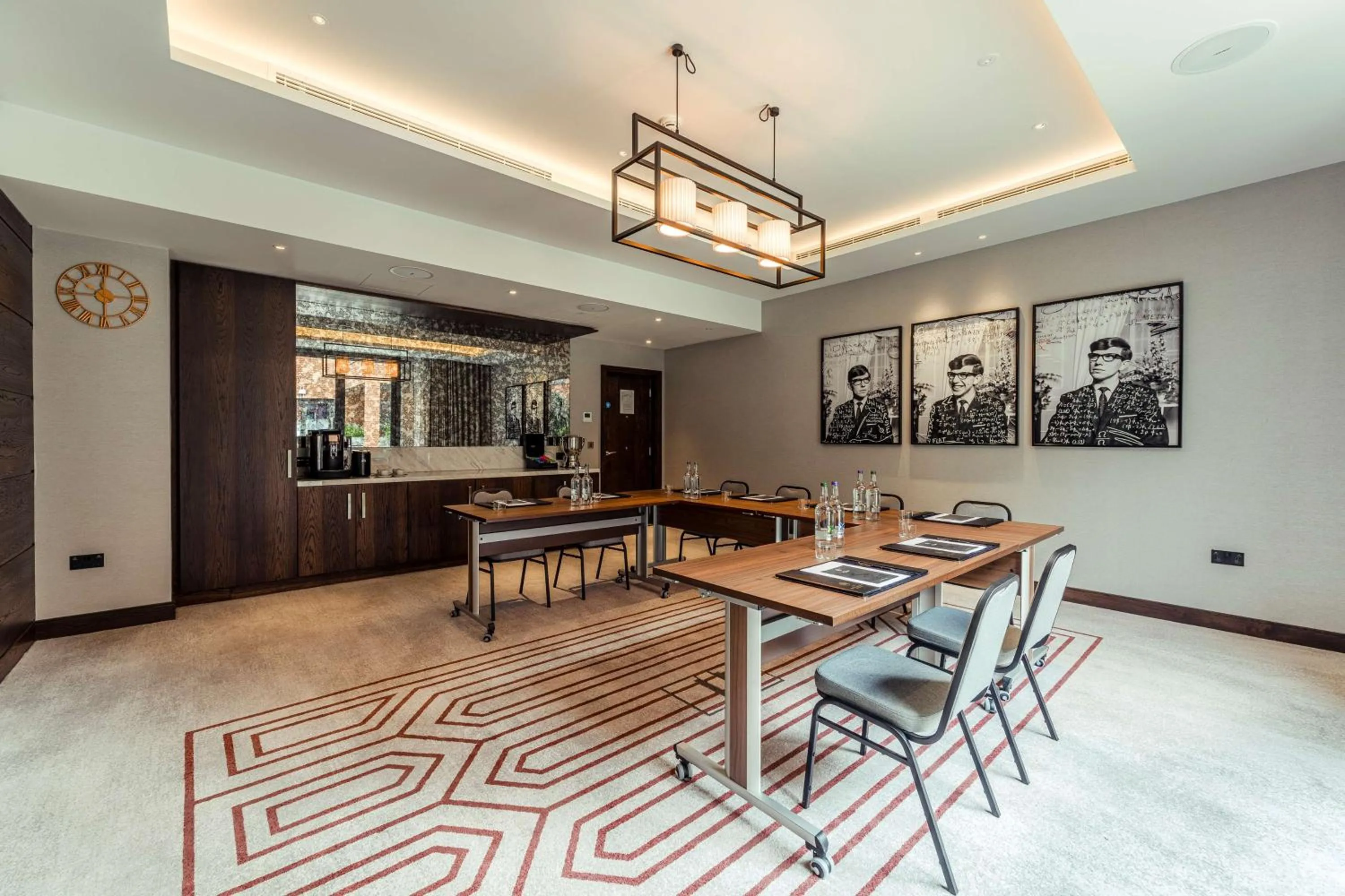 Meeting/conference room in The Fellows House Cambridge, Curio Collection By Hilton