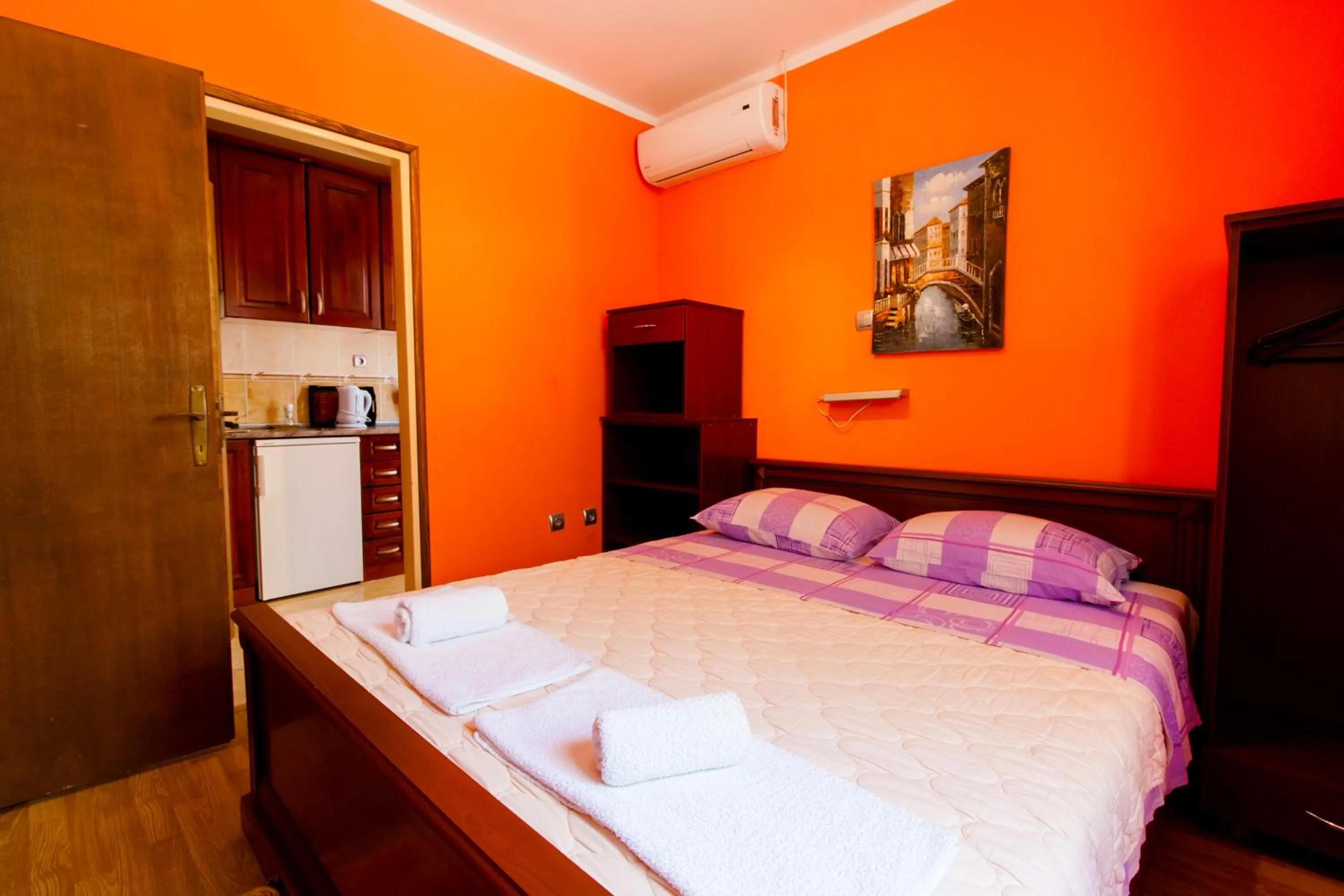 Photo of the whole room, Bed in President Bungalows and Apartments