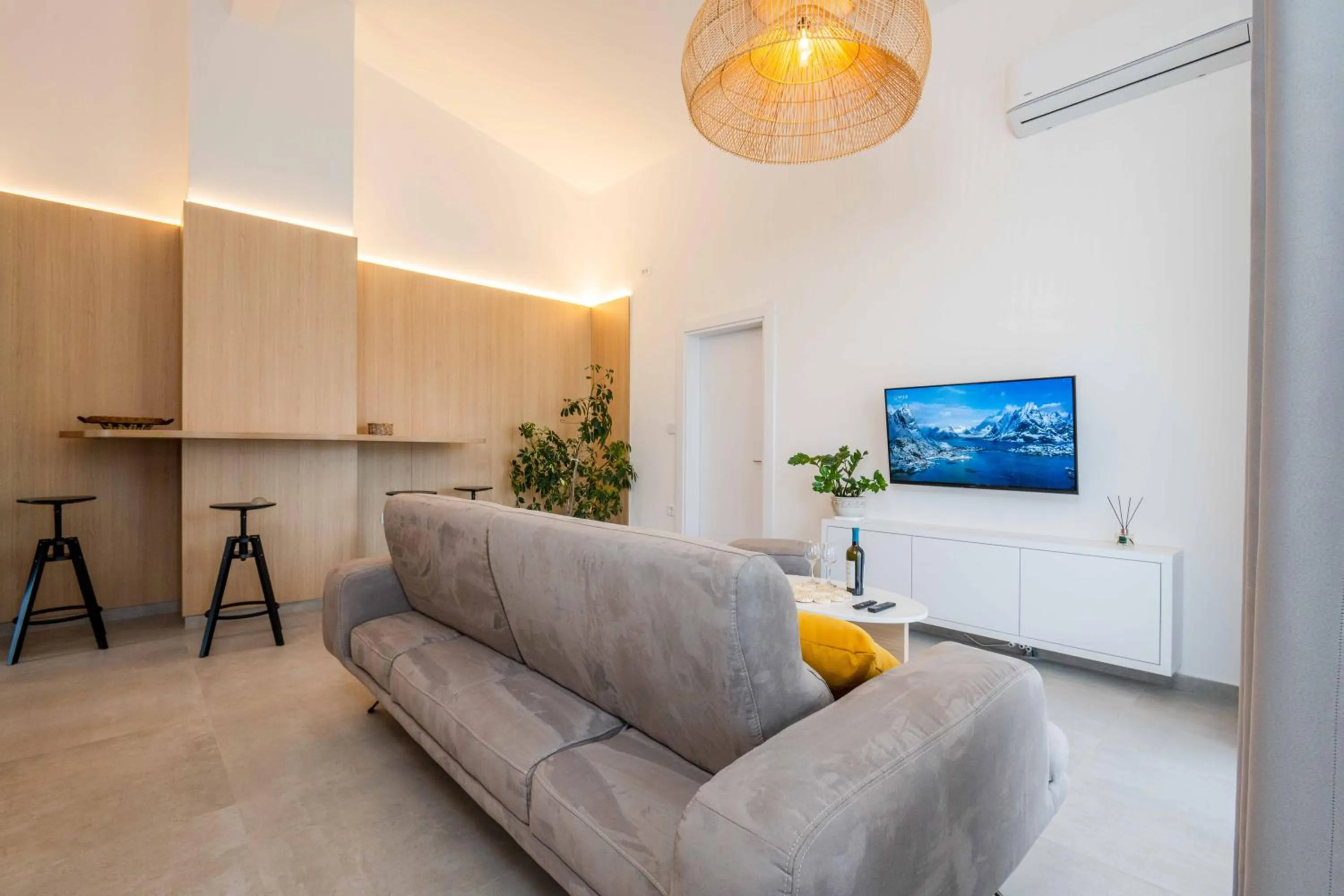 TV and multimedia in President Bungalows and Apartments