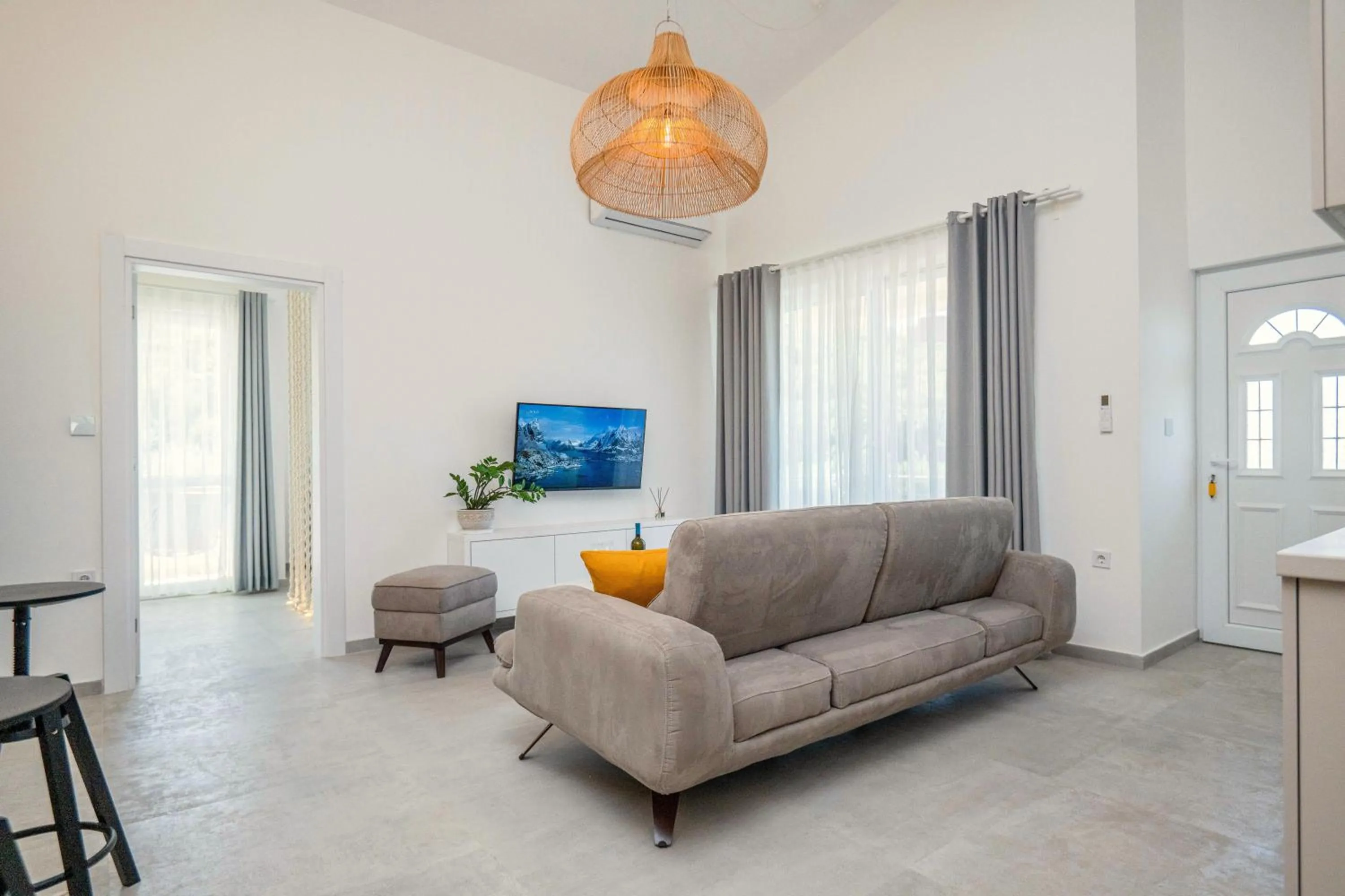 TV and multimedia in President Bungalows and Apartments