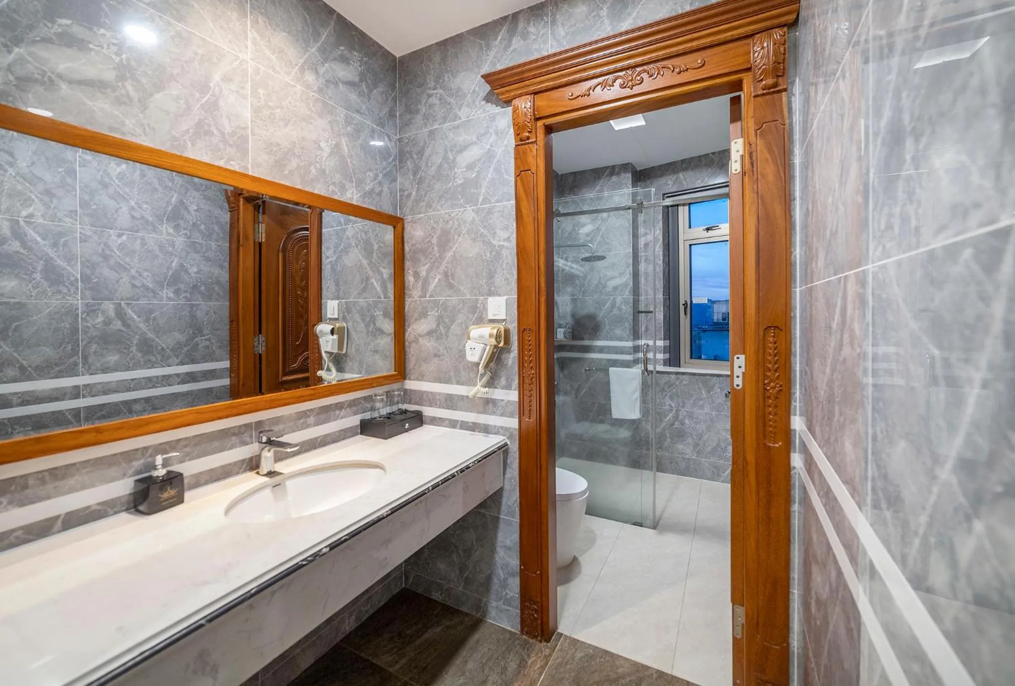 Shower in Royal Palace