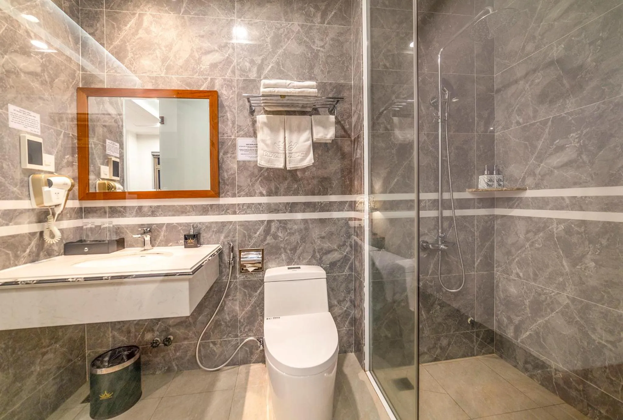 Shower in Royal Palace