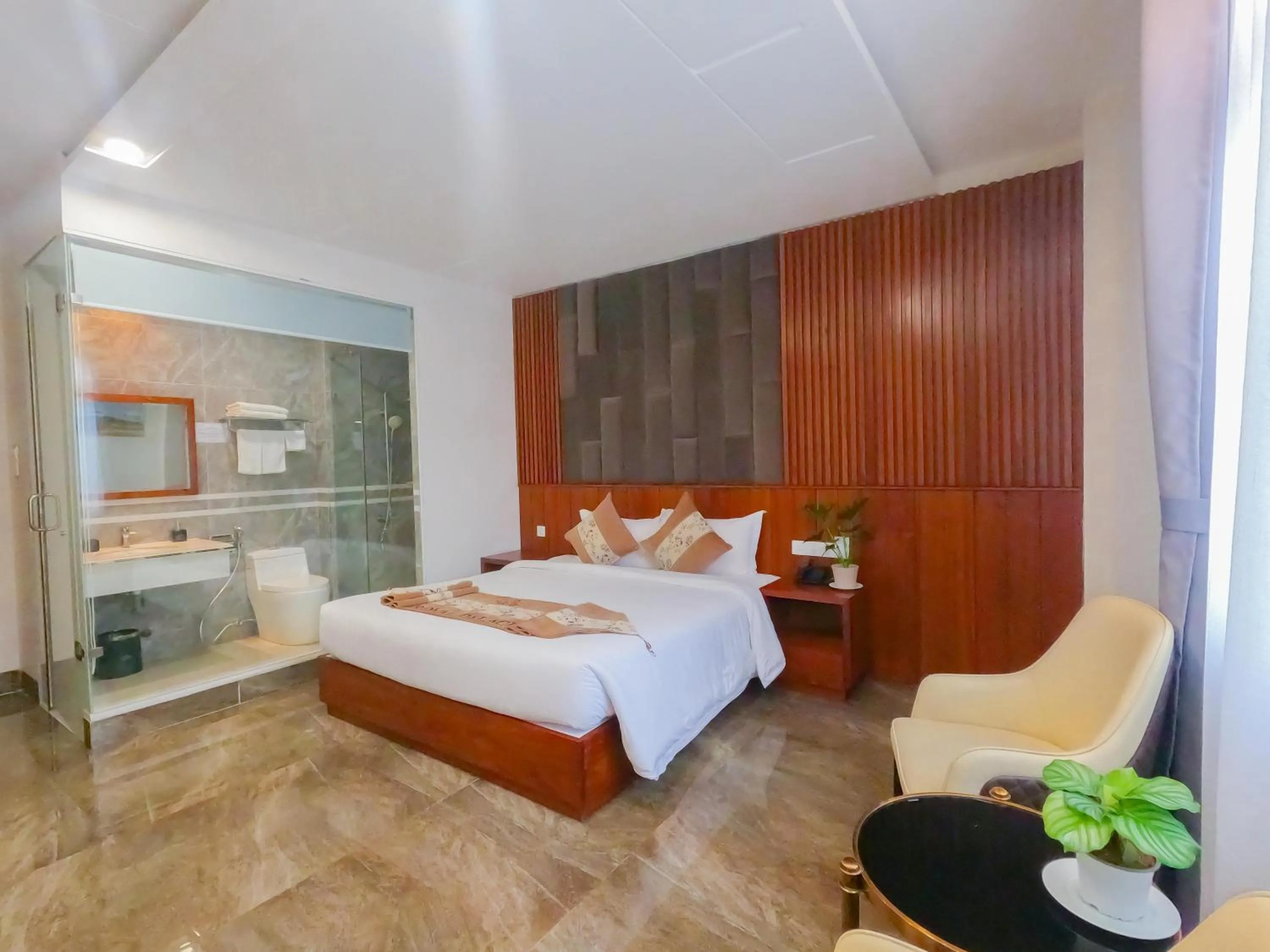 Bathroom, Bed in Royal Palace