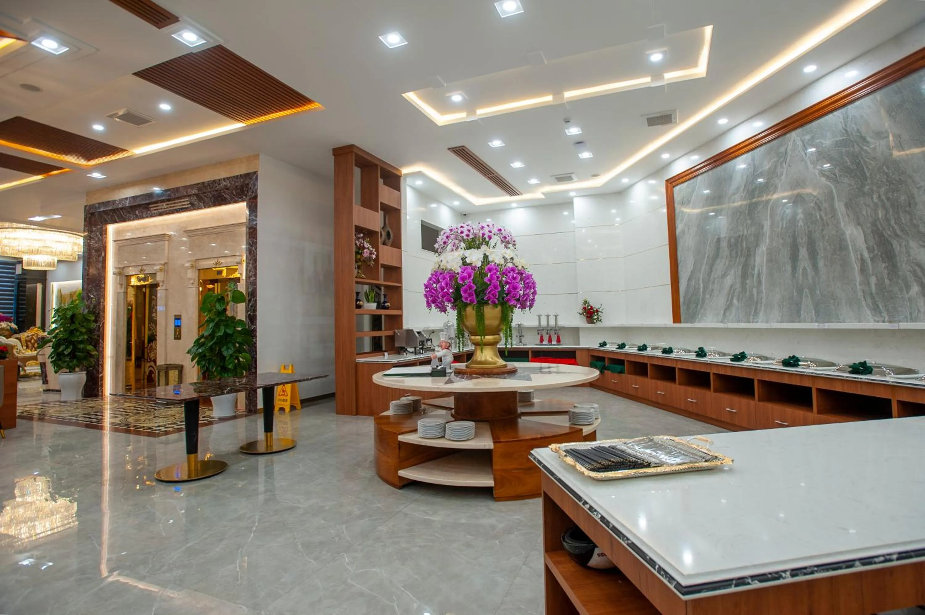 Restaurant/places to eat in Royal Palace