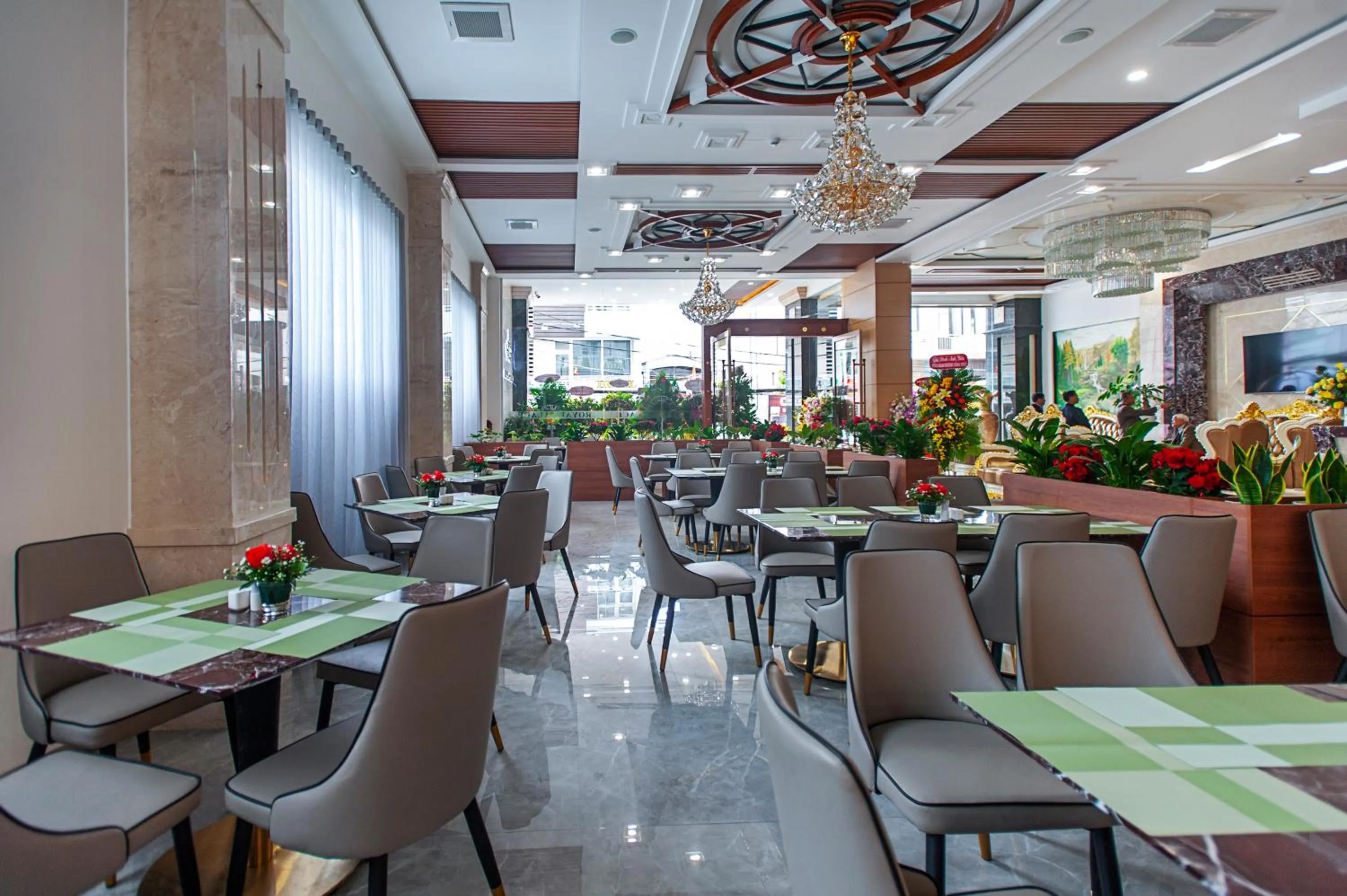 Restaurant/places to eat in Royal Palace