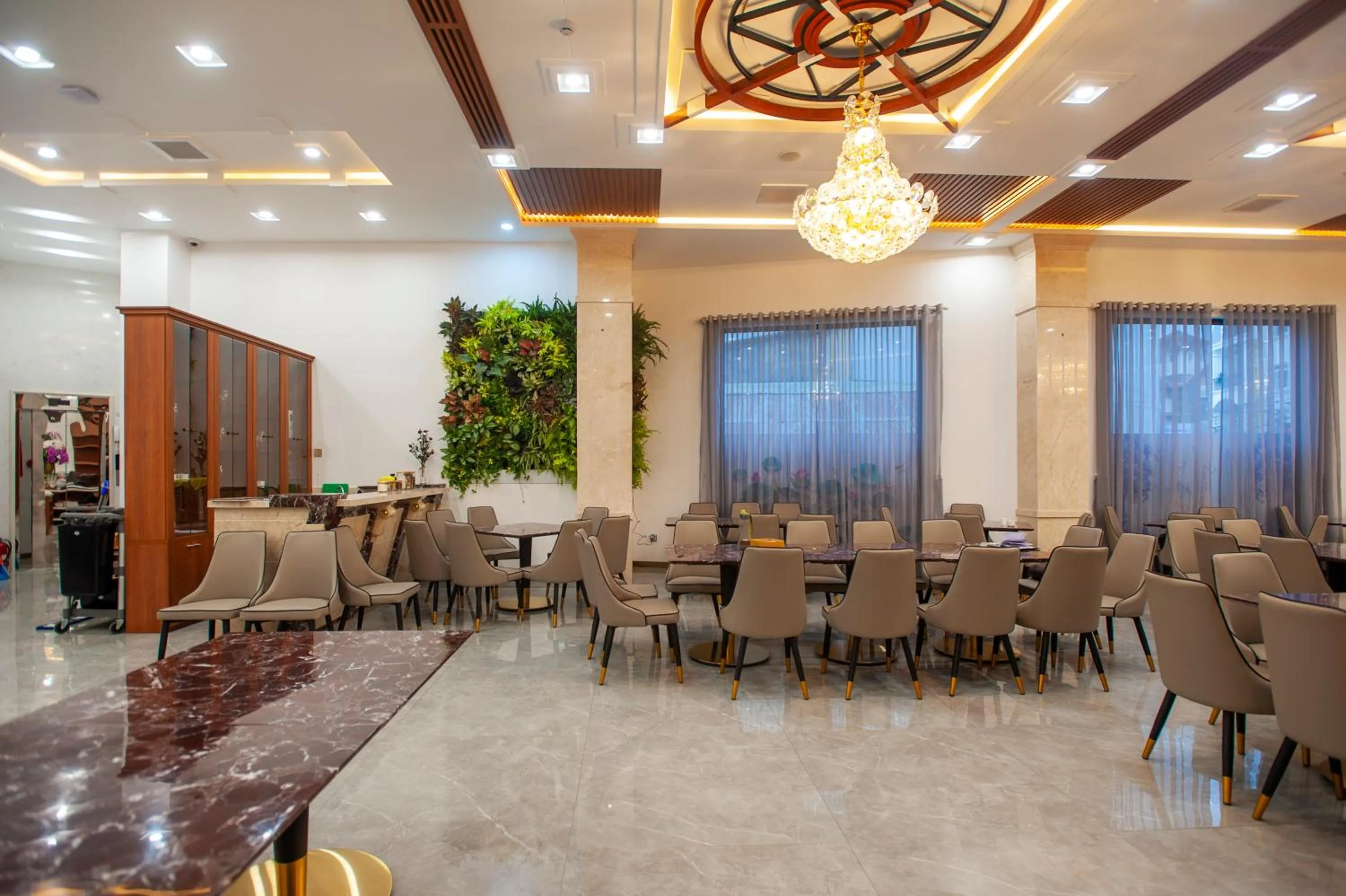 Restaurant/places to eat in Royal Palace