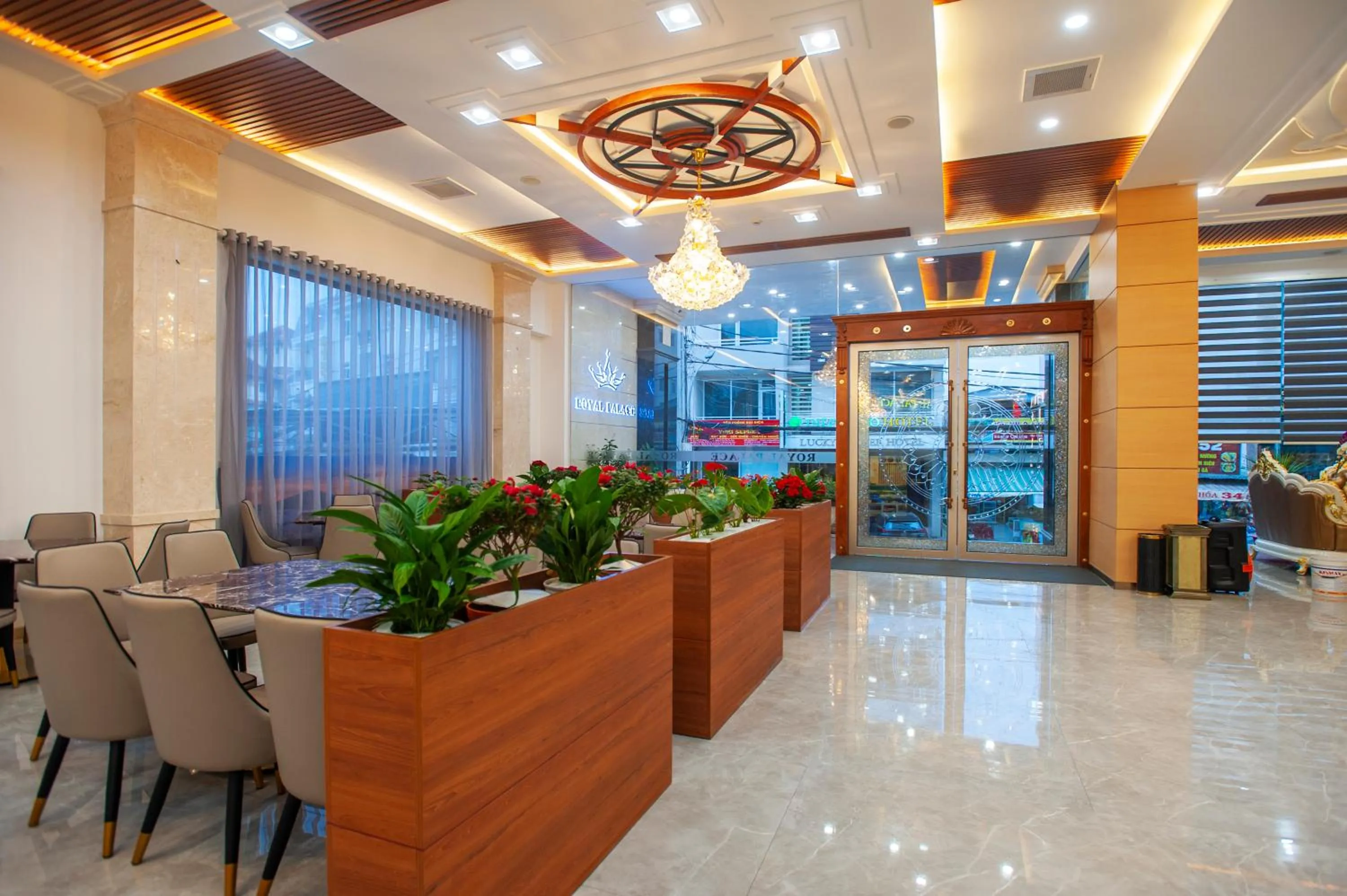 Restaurant/places to eat in Royal Palace