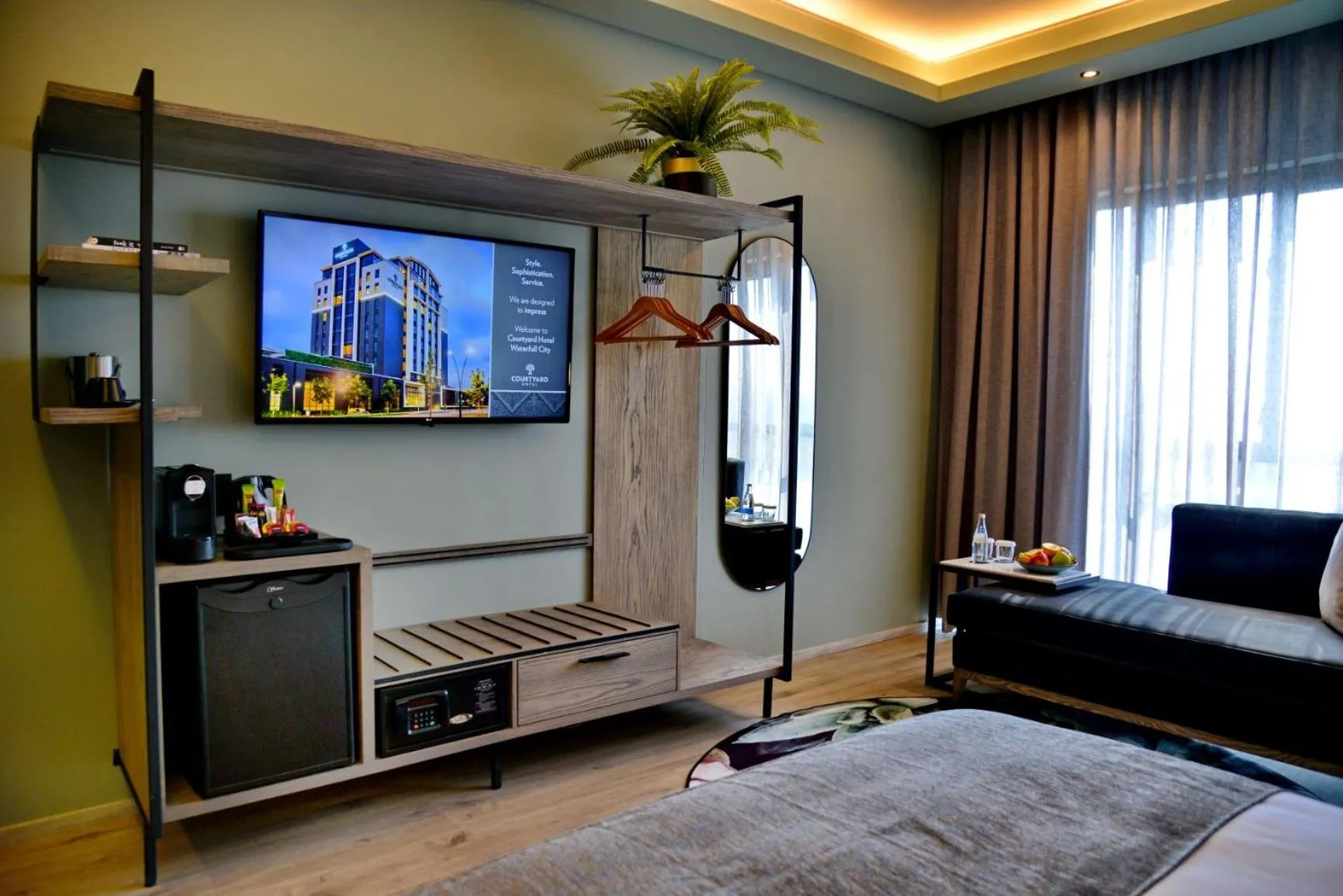 Coffee/tea facilities, Bed in Courtyard Hotel Waterfall City