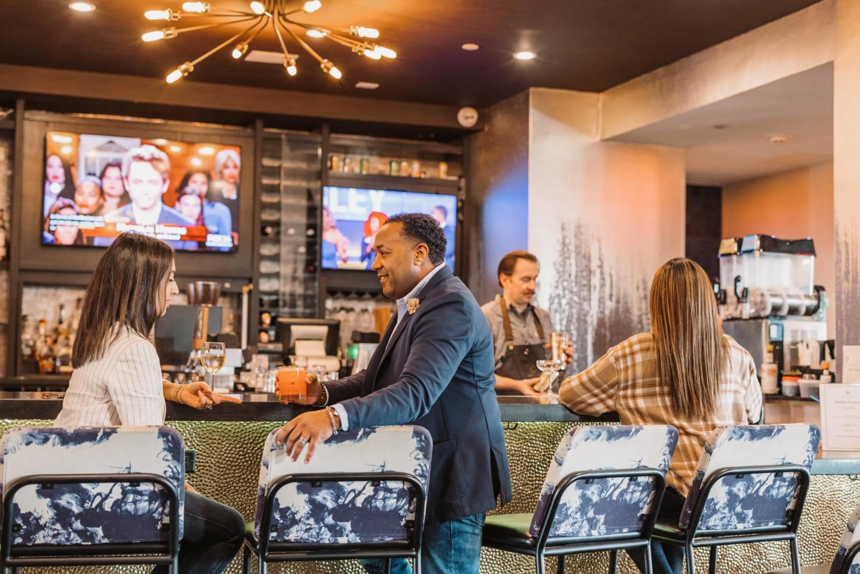 Lounge or bar in Hotel Indigo Spring - Woodlands Area by IHG