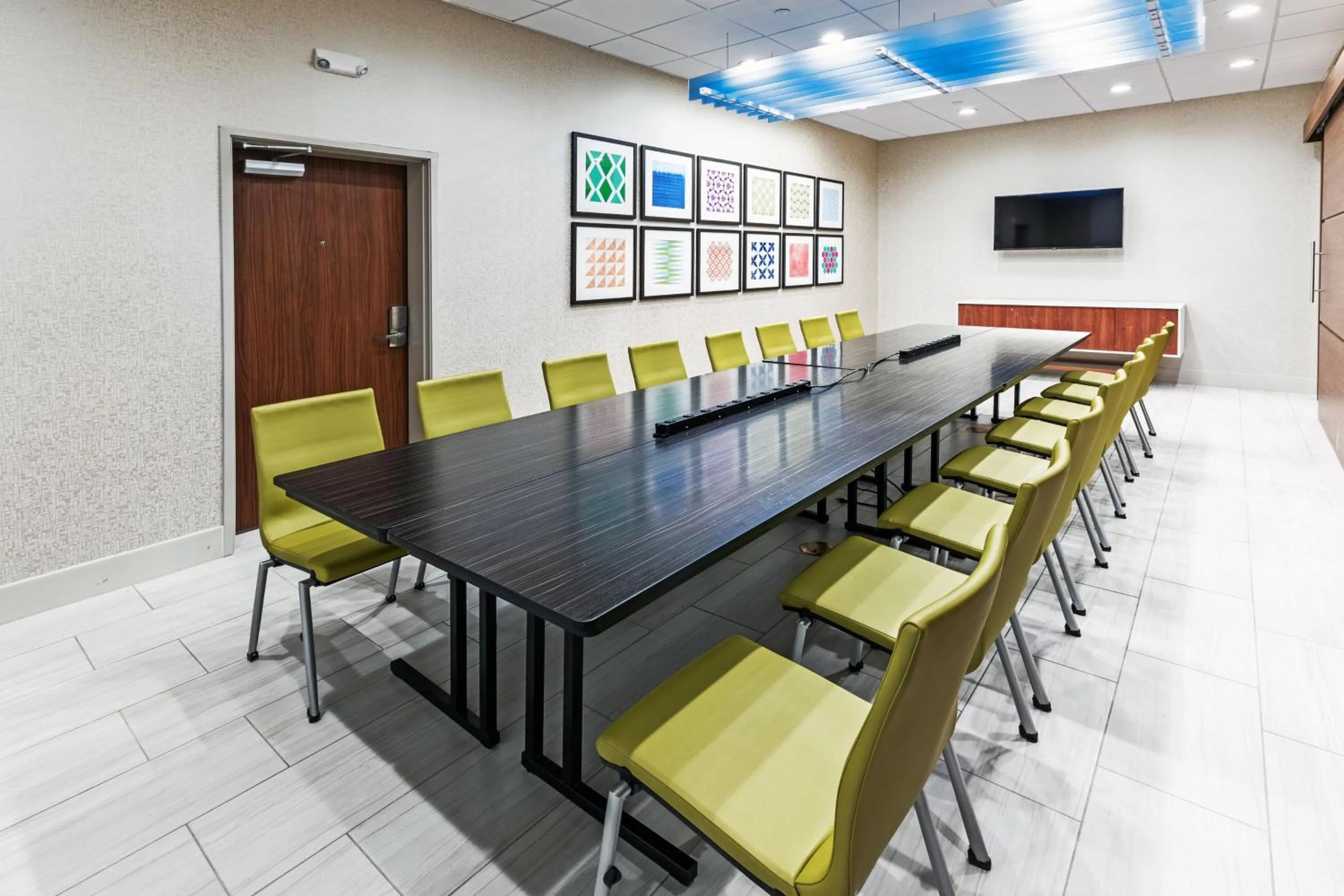 Meeting/conference room in Holiday Inn Express & Suites - Stafford NW - Sugar Land by IHG