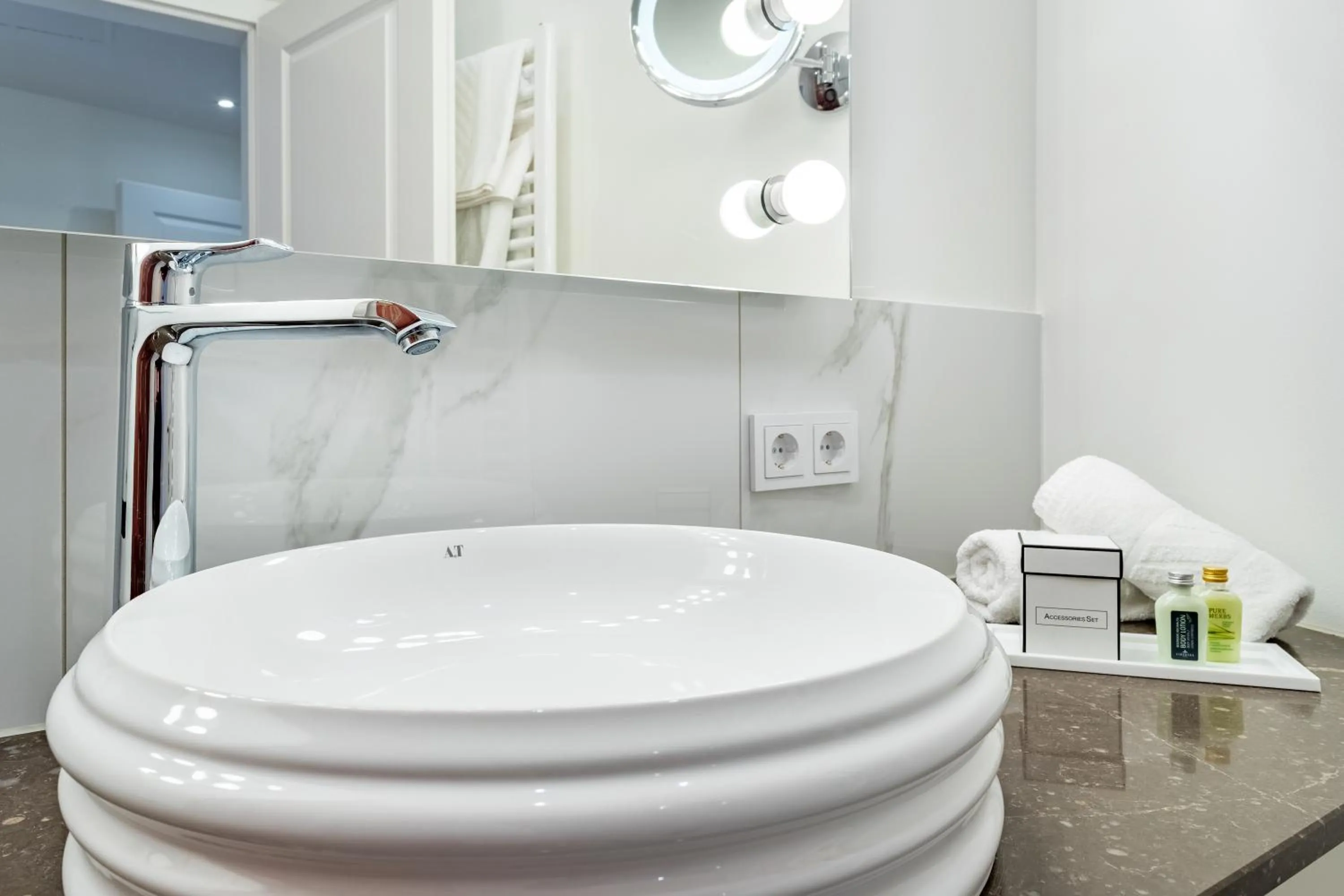 Bathroom in Theaterhotel & Suites Wien