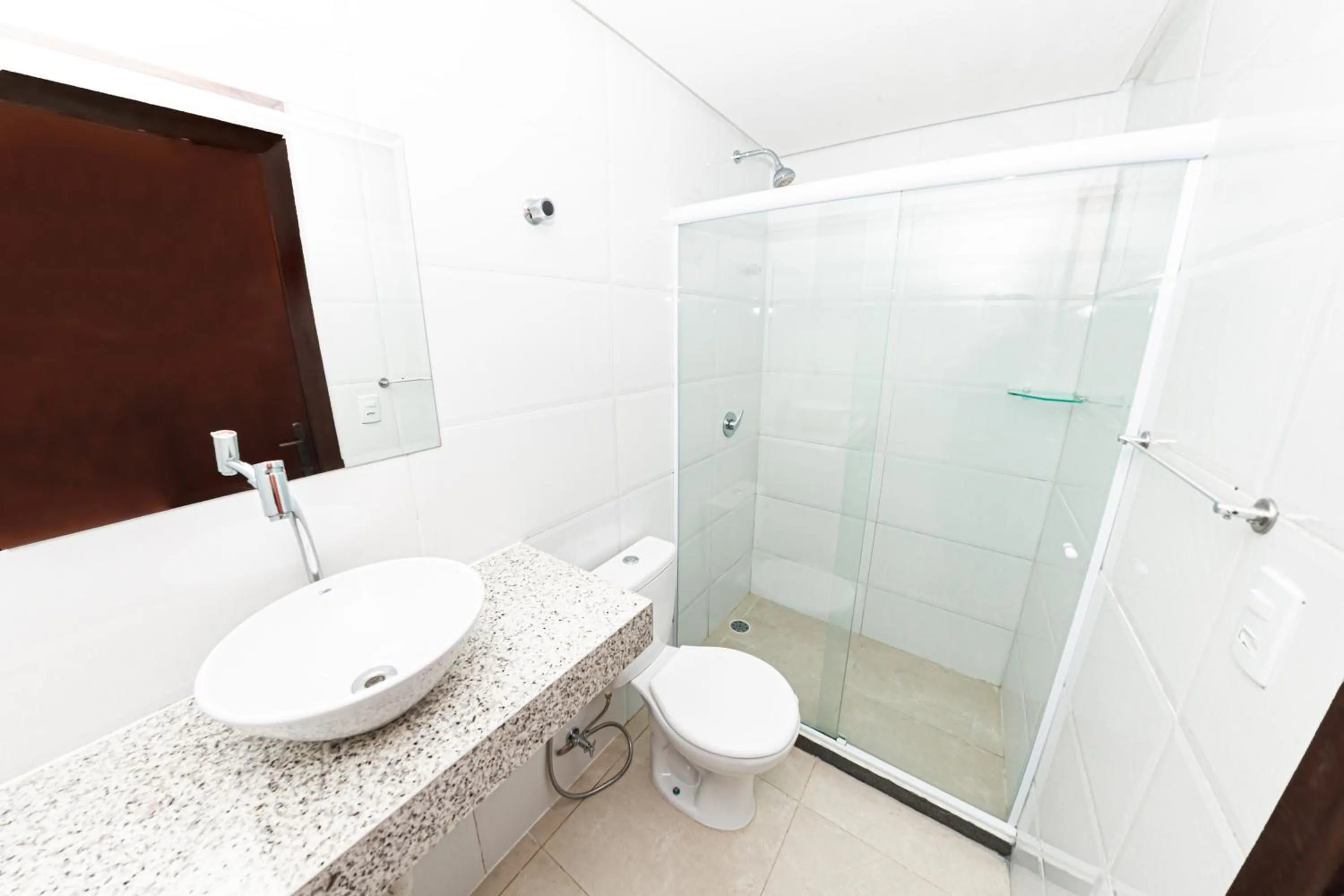 Shower in Pousada Maanaim Porto