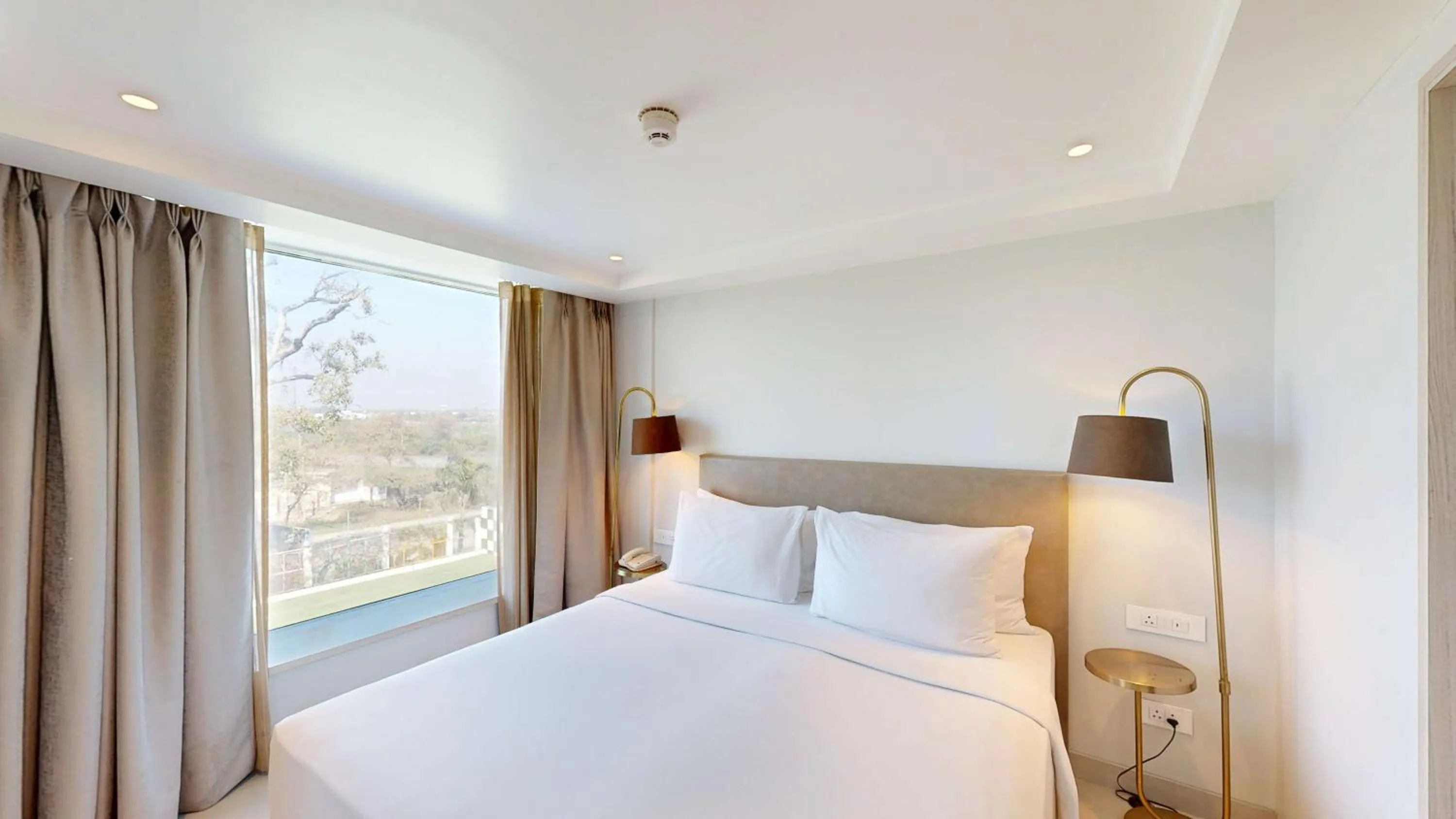 Bedroom, Bed in Radisson Hotel Bareilly Airport