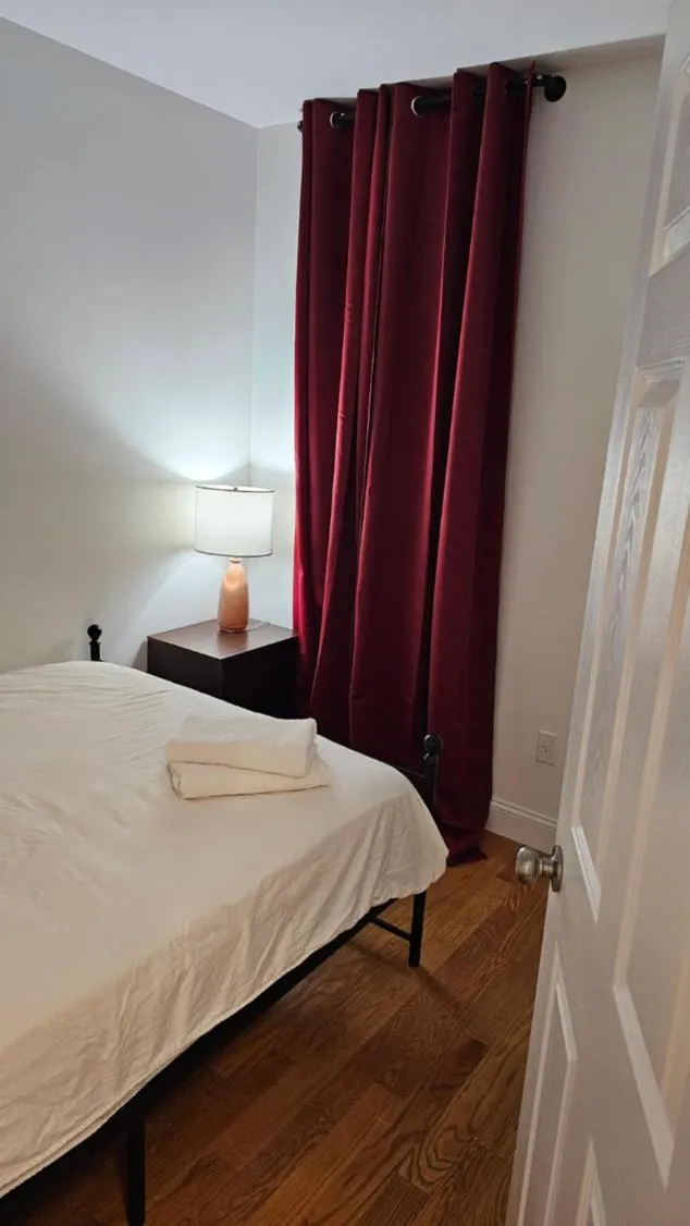 Bedroom, Bed in Lamartine Chelsea