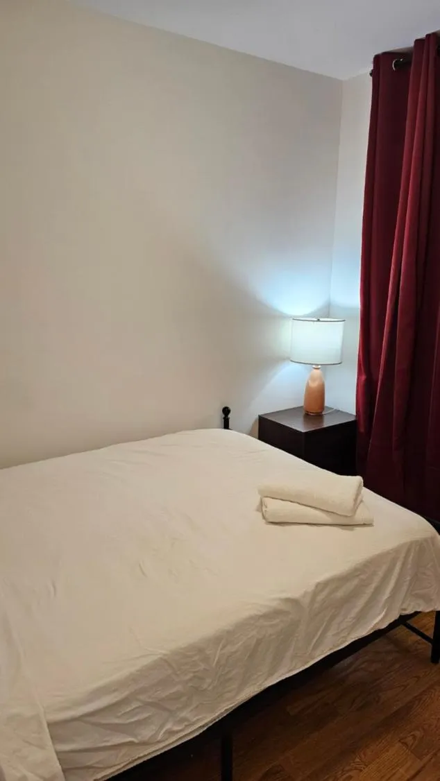 Bedroom, Bed in Lamartine Chelsea