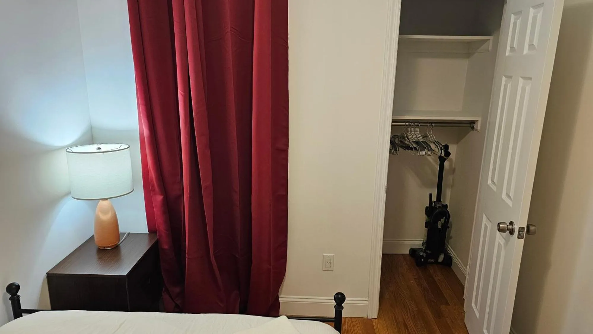 Bedroom, Bed in Lamartine Chelsea