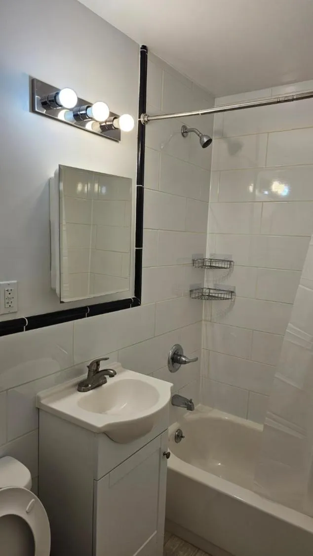 Shower in Lamartine Chelsea