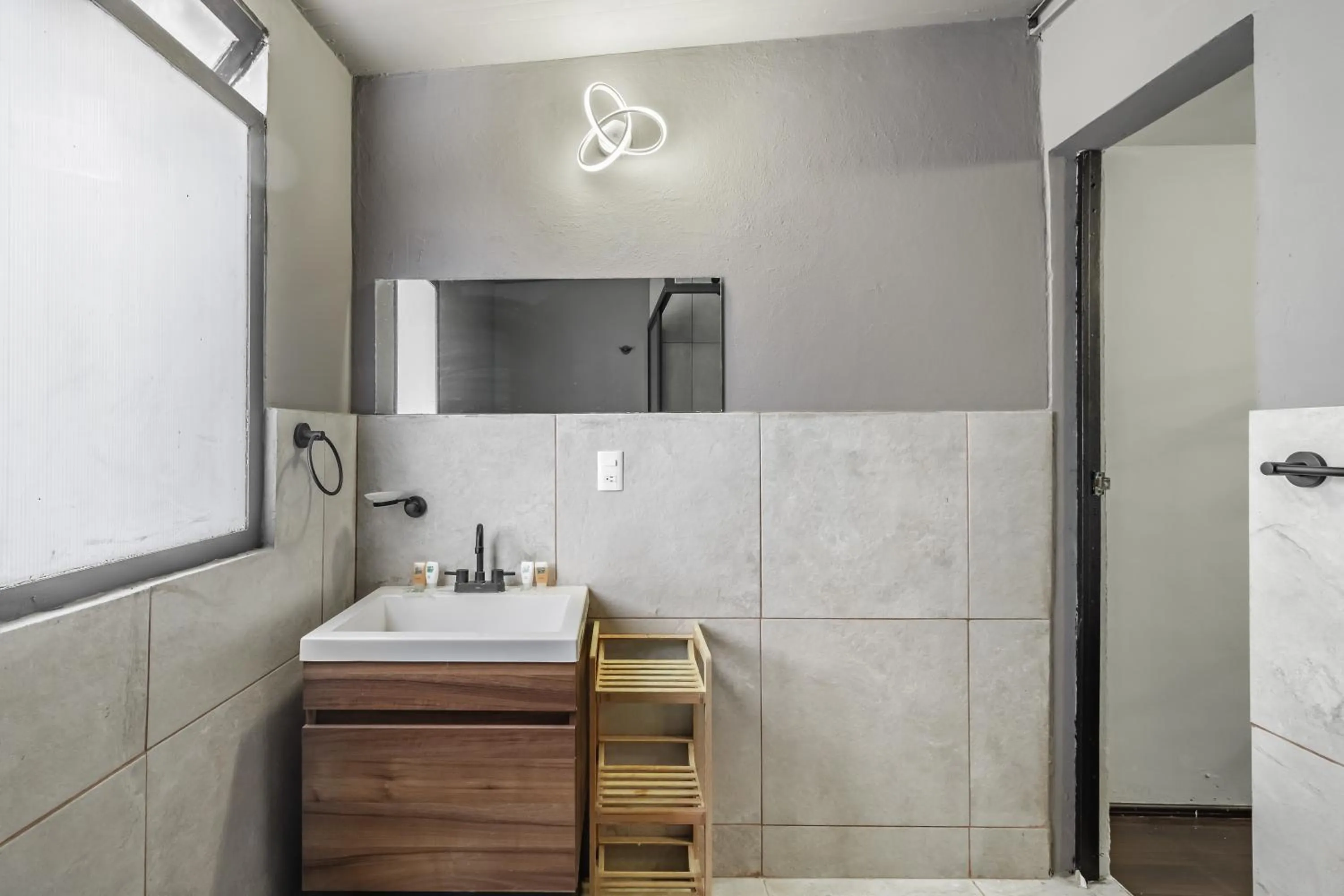 Bathroom in Singular Goldsmith