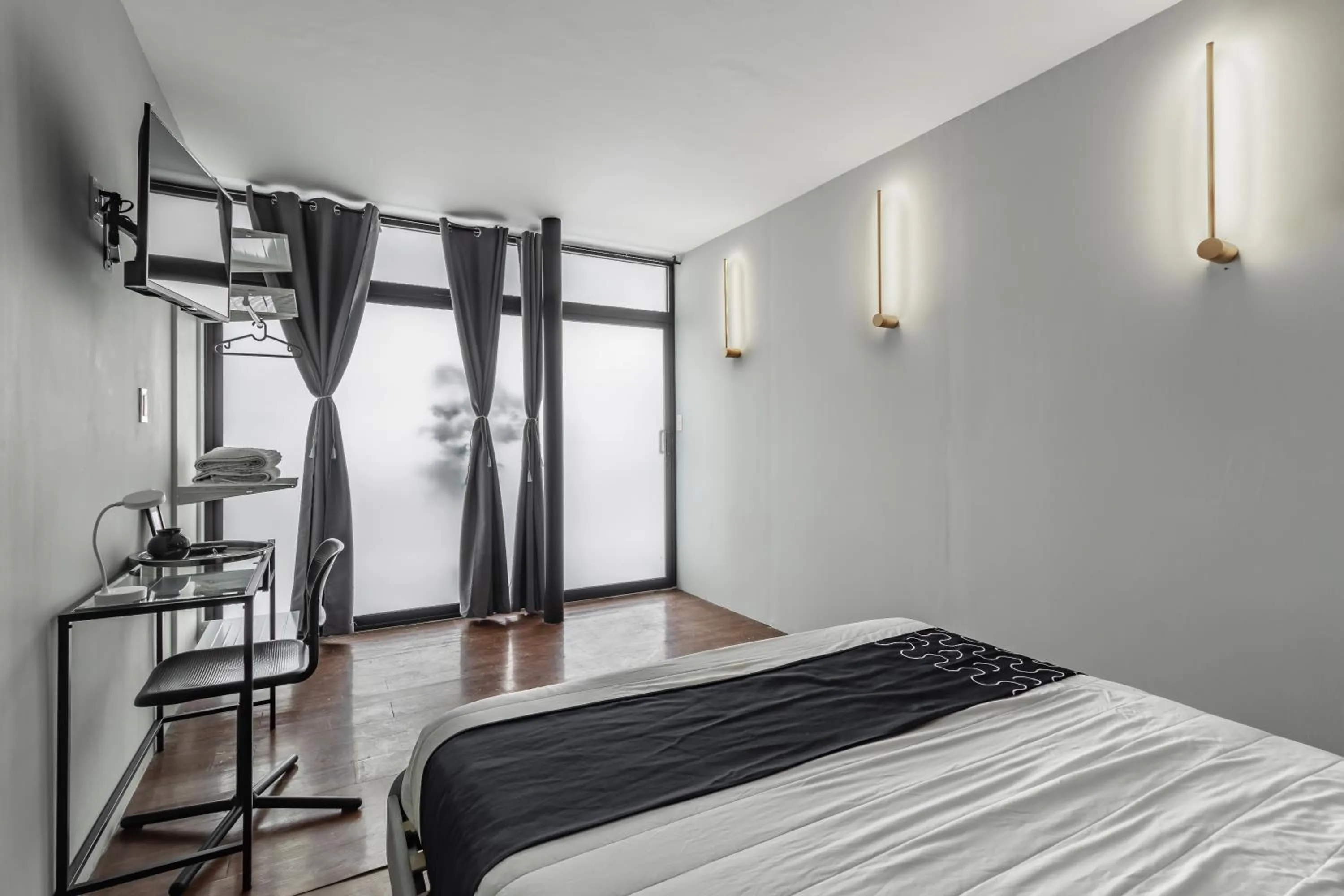 Photo of the whole room, Bed in Singular Goldsmith