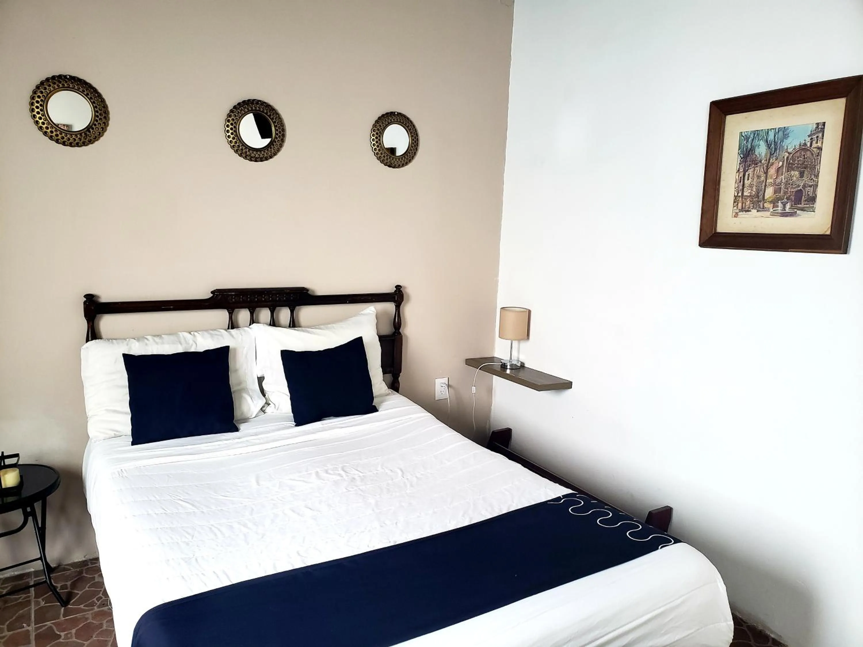 Bed in Singular Goldsmith