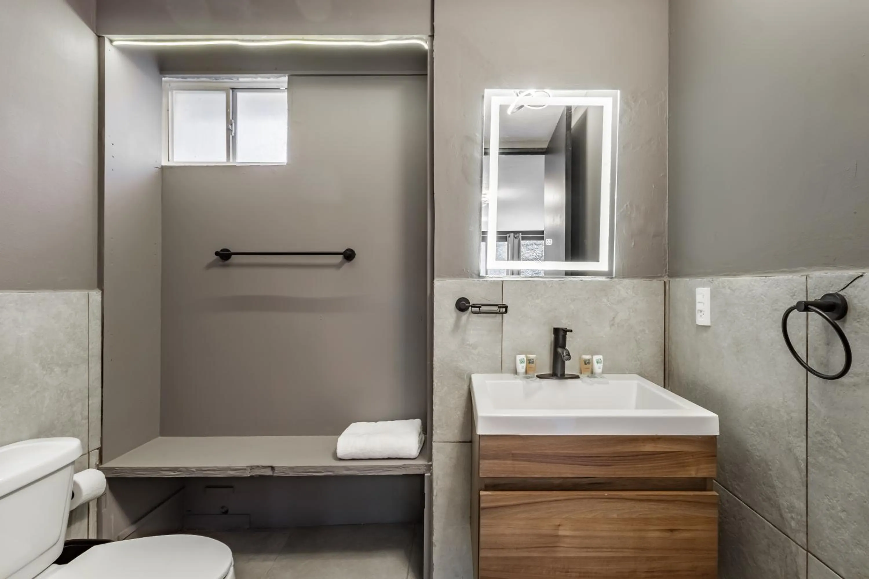 Bathroom in Singular Goldsmith