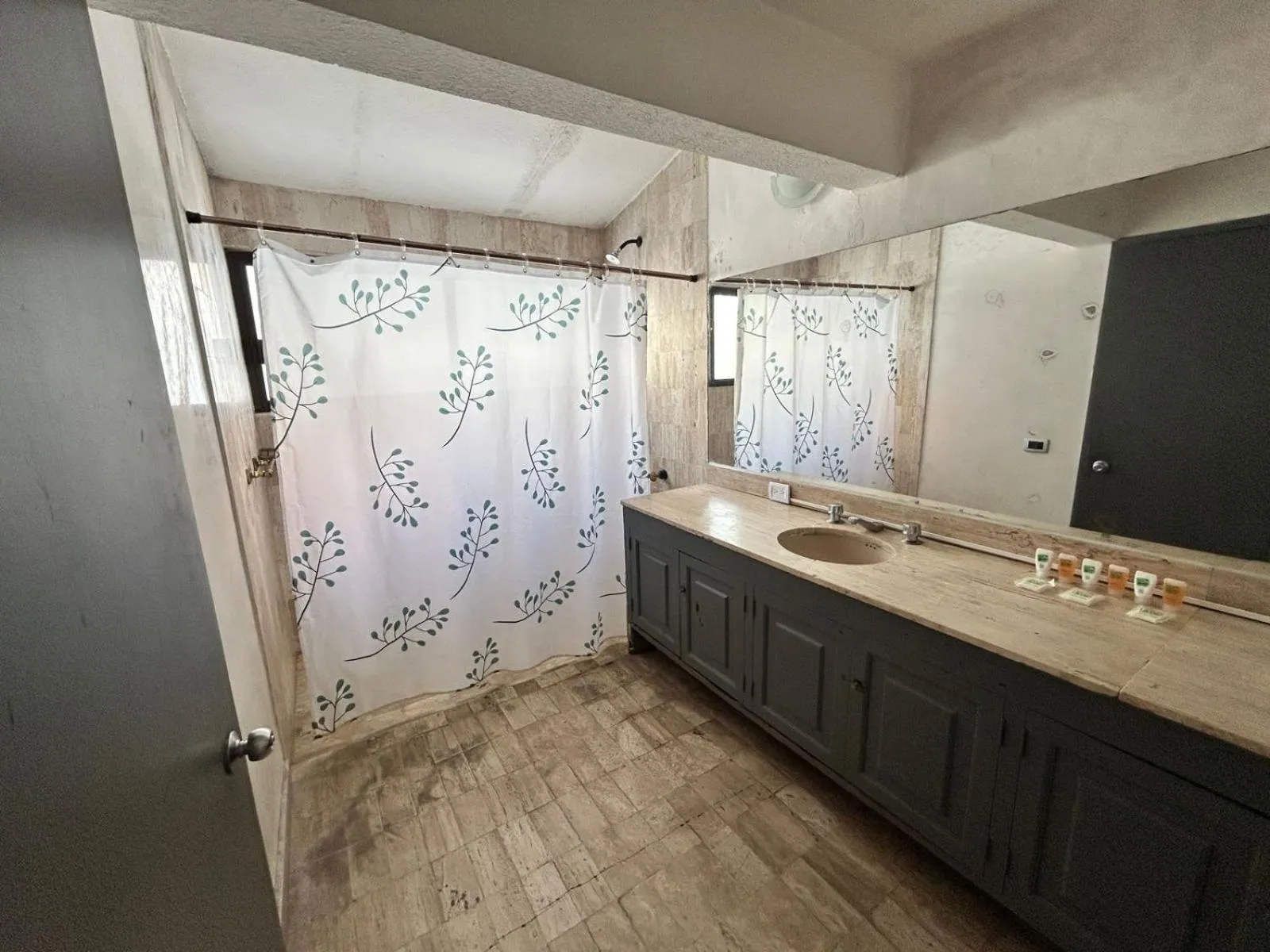 Bathroom in Singular Goldsmith