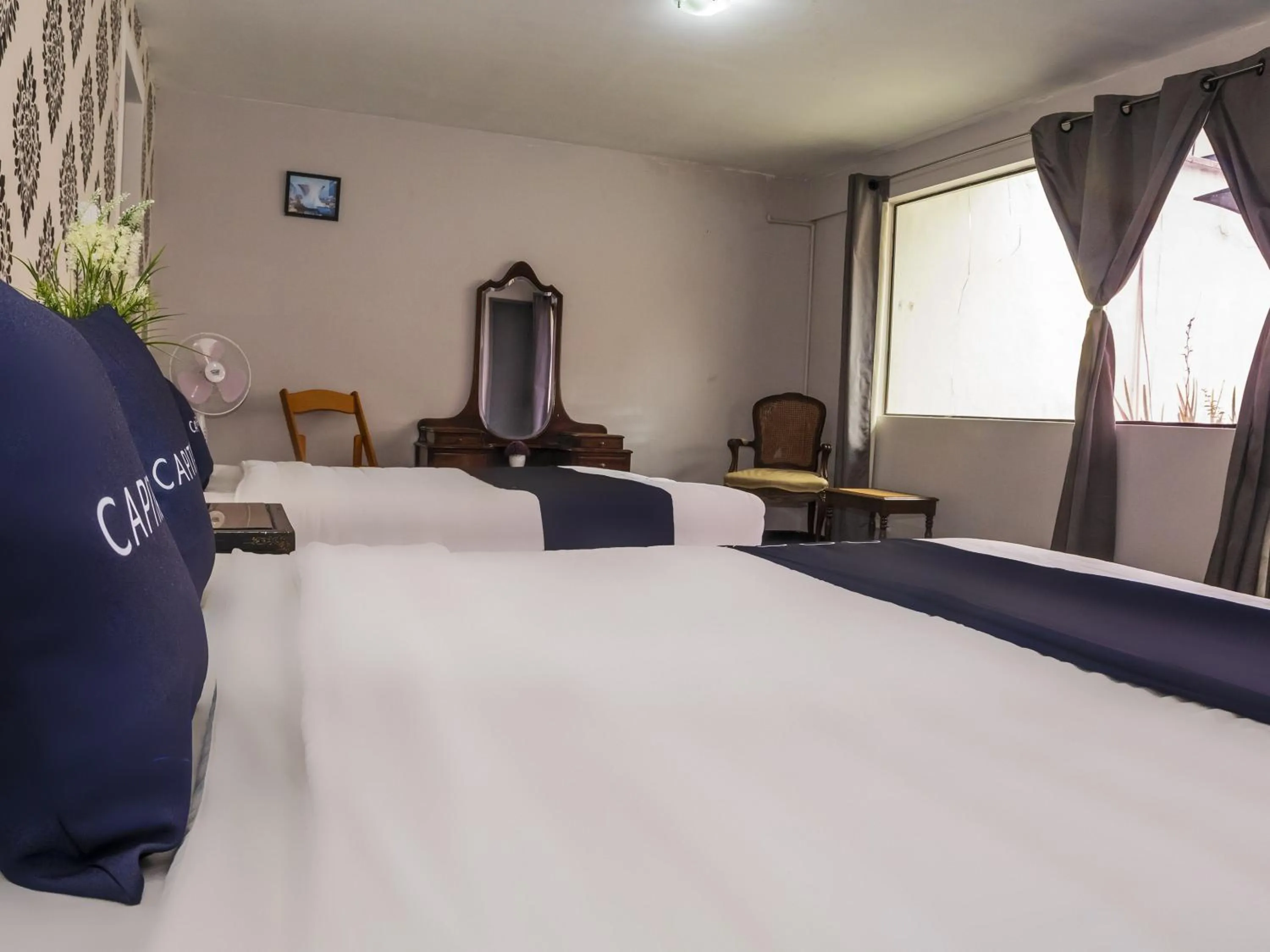 Bedroom, Bed in Singular Goldsmith