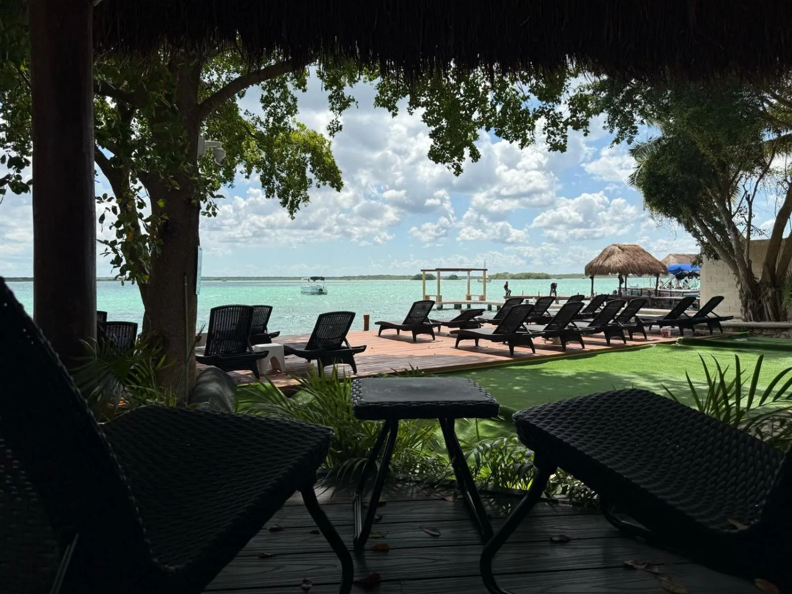 sunbed in Casa Aakal Lagoon Front