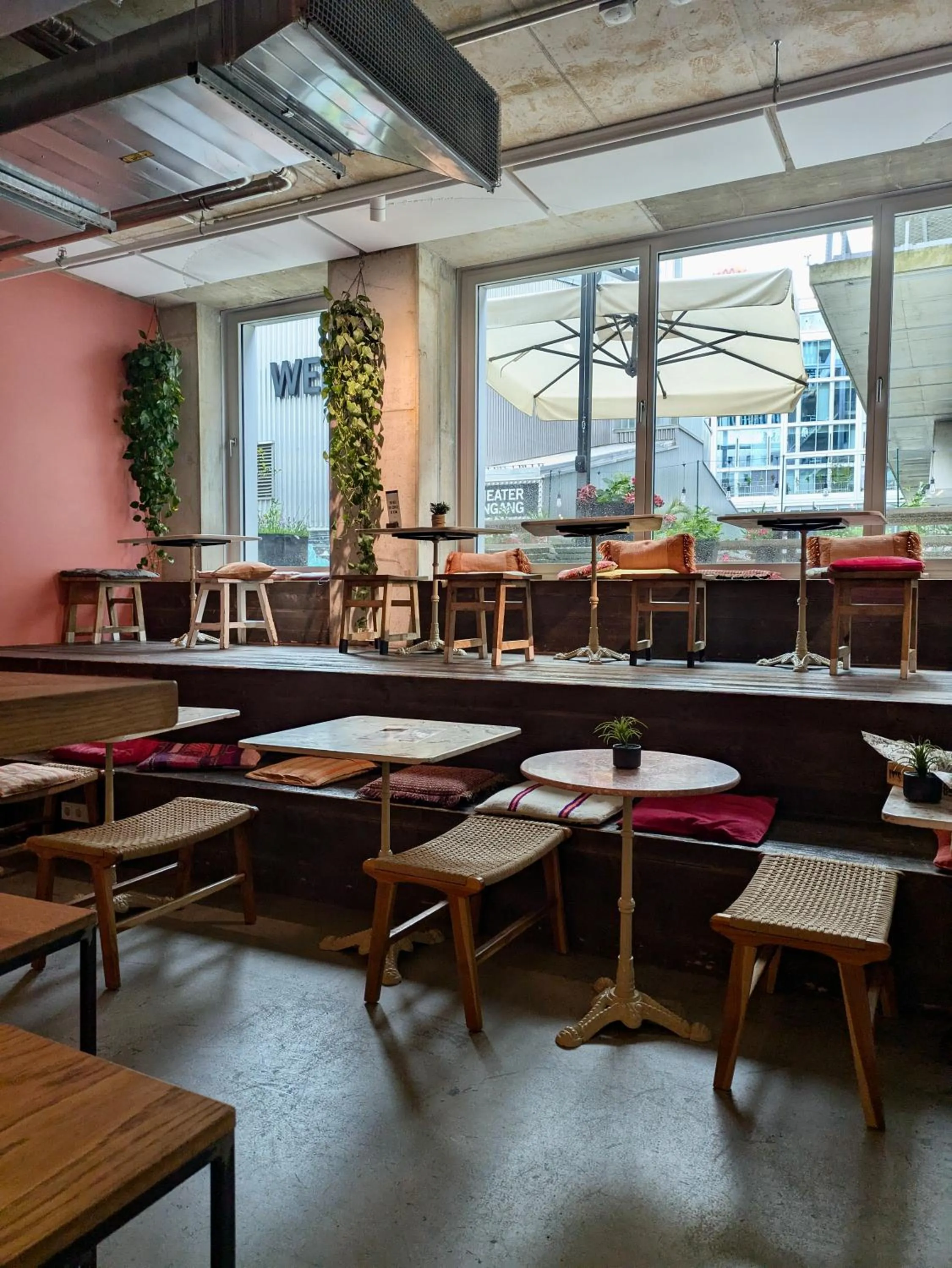 Lounge or bar in Wombat's City Hostel Munich Werksviertel