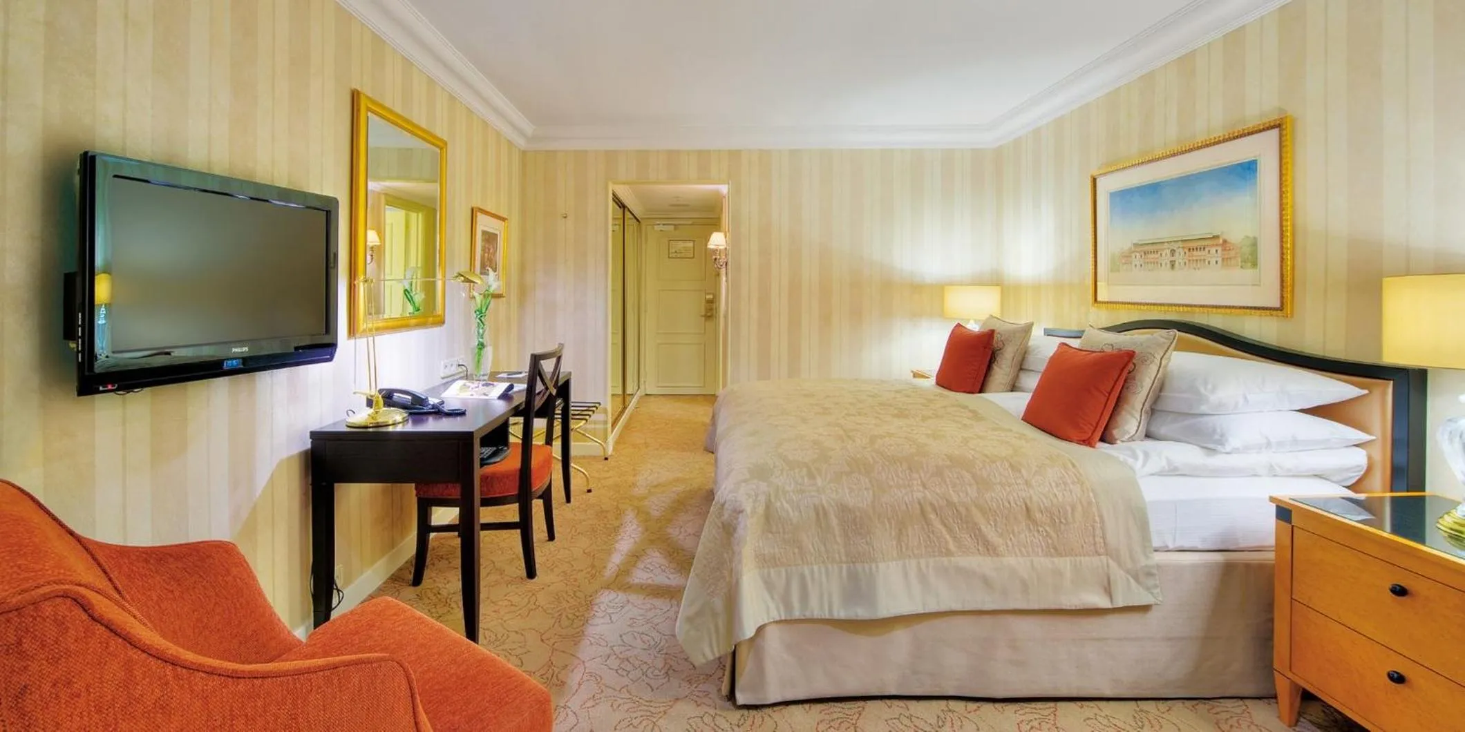 Photo of the whole room, Bed in InterContinental Wien by IHG