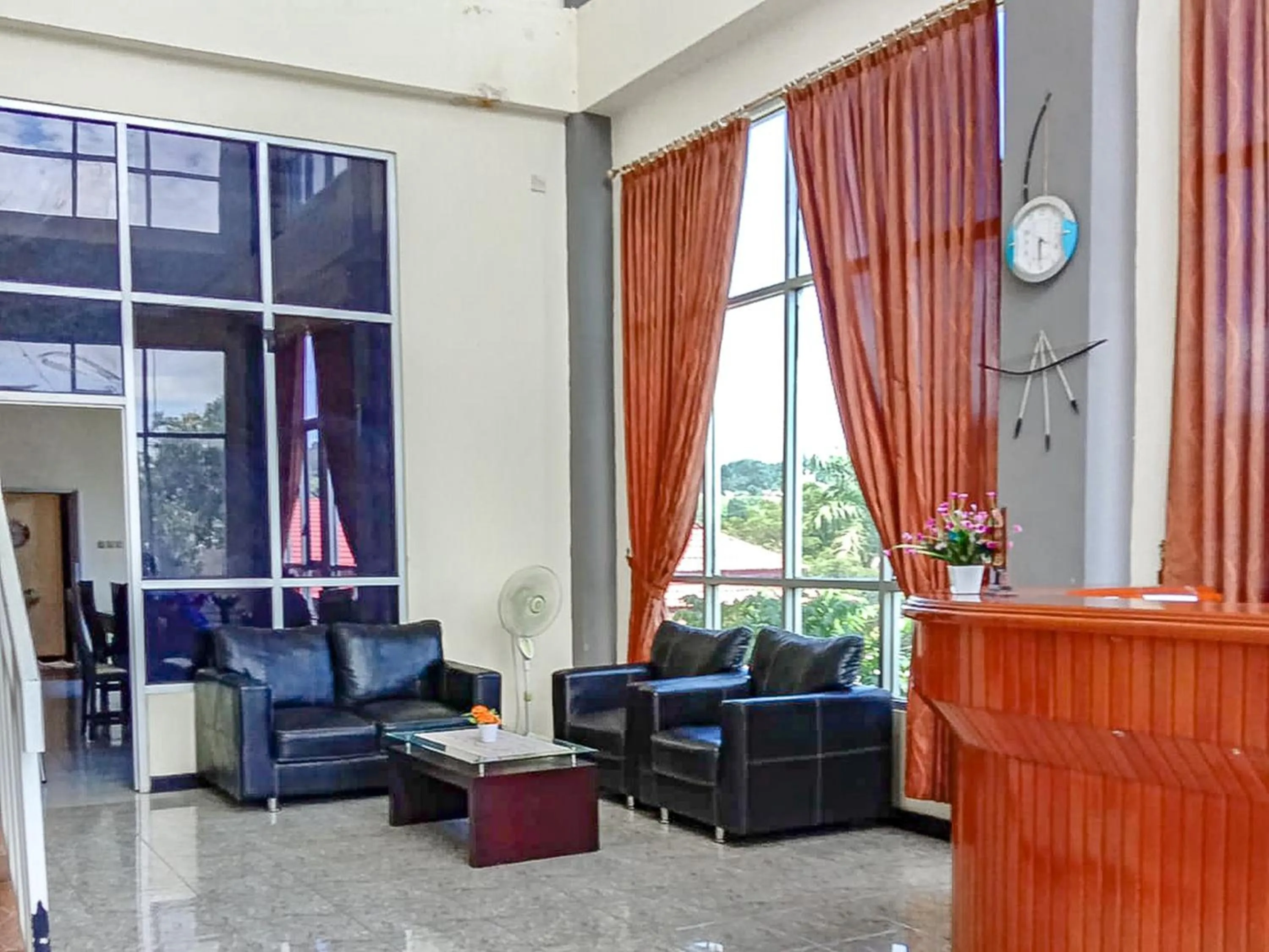 Seating area in RedDoorz near Reremi Pemancar Manokwari