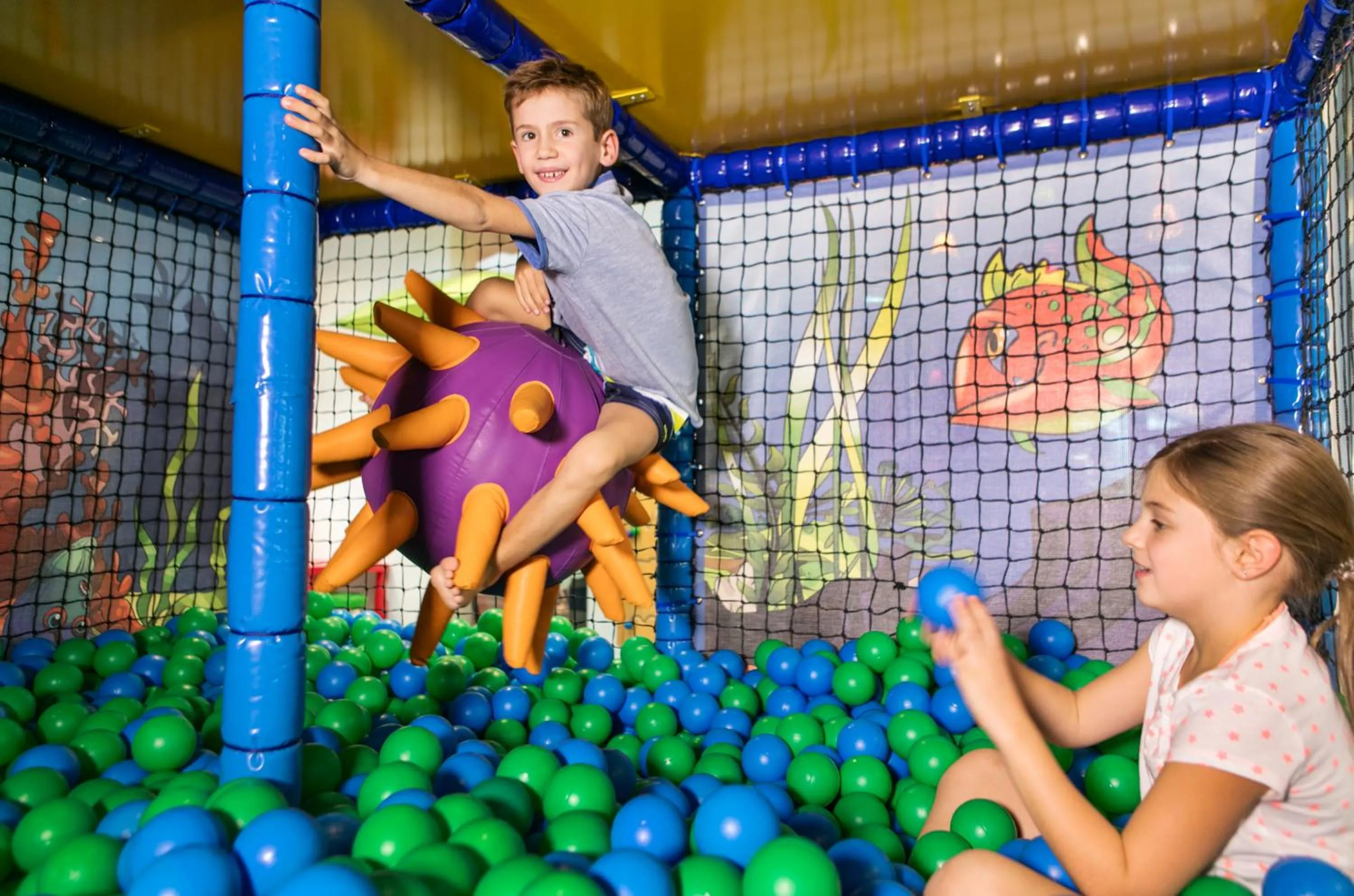 Game Room in H2O Hotel-Therme-Resort, 3 Sterne superior, für Familien mit Kindern