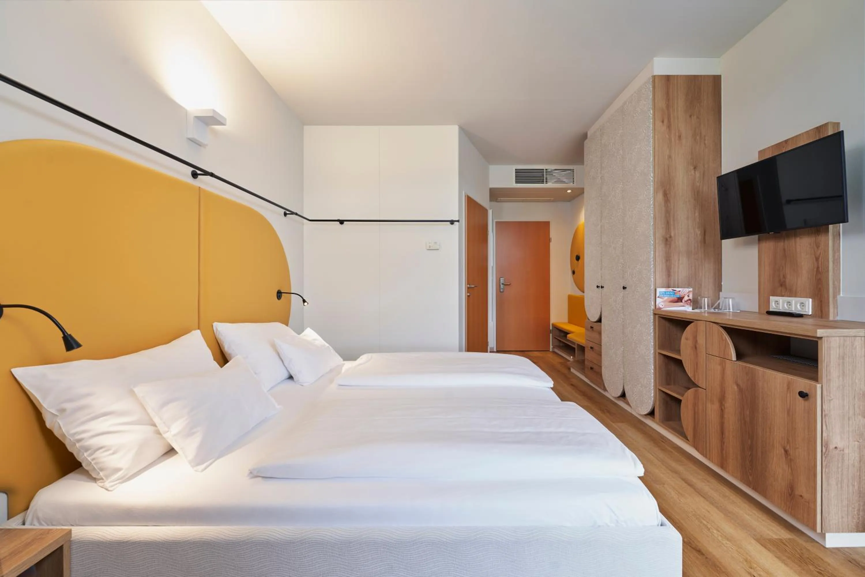 Bed in H2O Hotel-Therme-Resort, 3 Sterne superior, für Familien mit Kindern