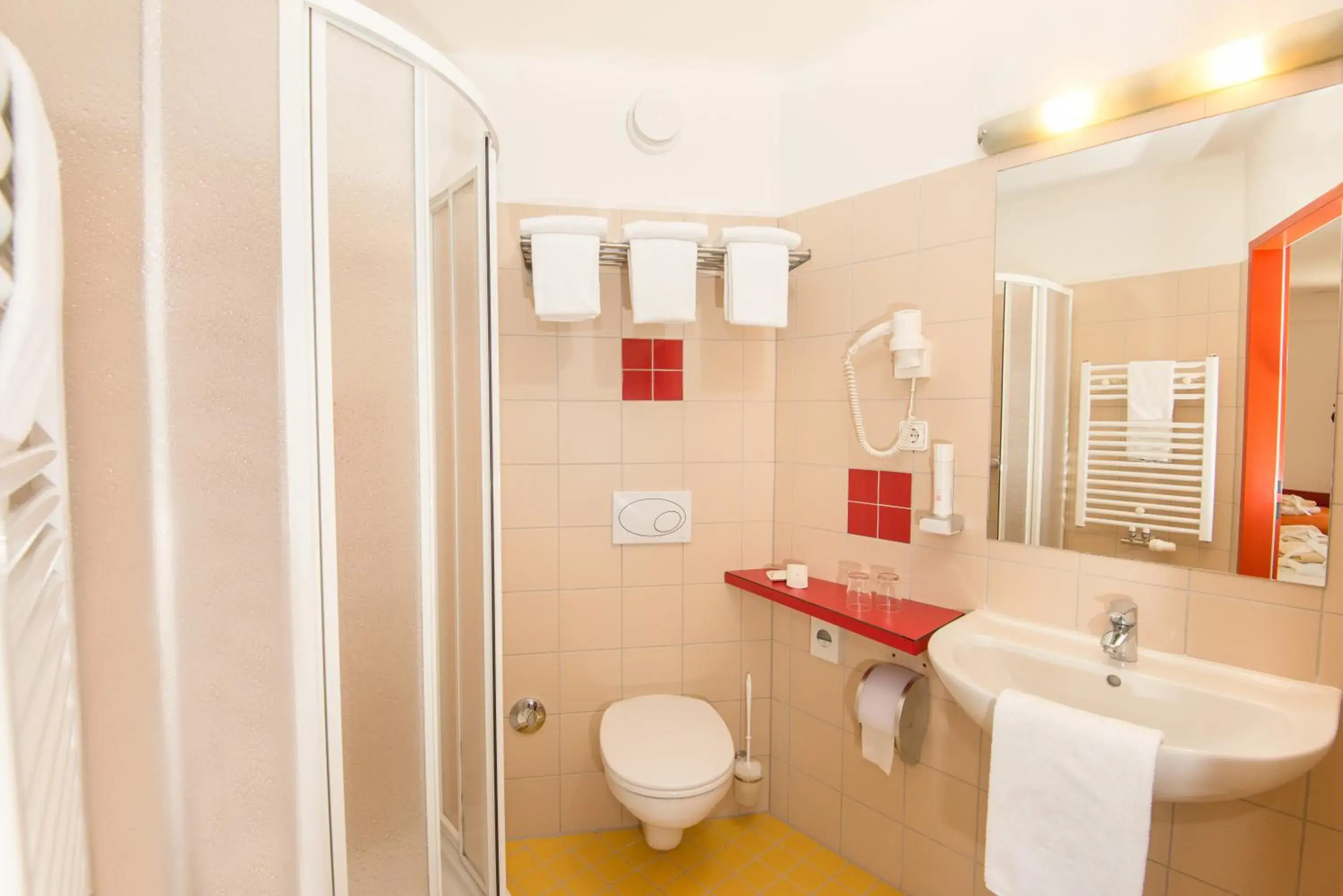 Double Room with Park View in H2O Hotel-Therme-Resort, 3 Sterne superior, für Familien mit Kindern Double Room with Park View in H2O Hotel-Therme-Resort, 3 Sterne superior, für Familien mit Kindern