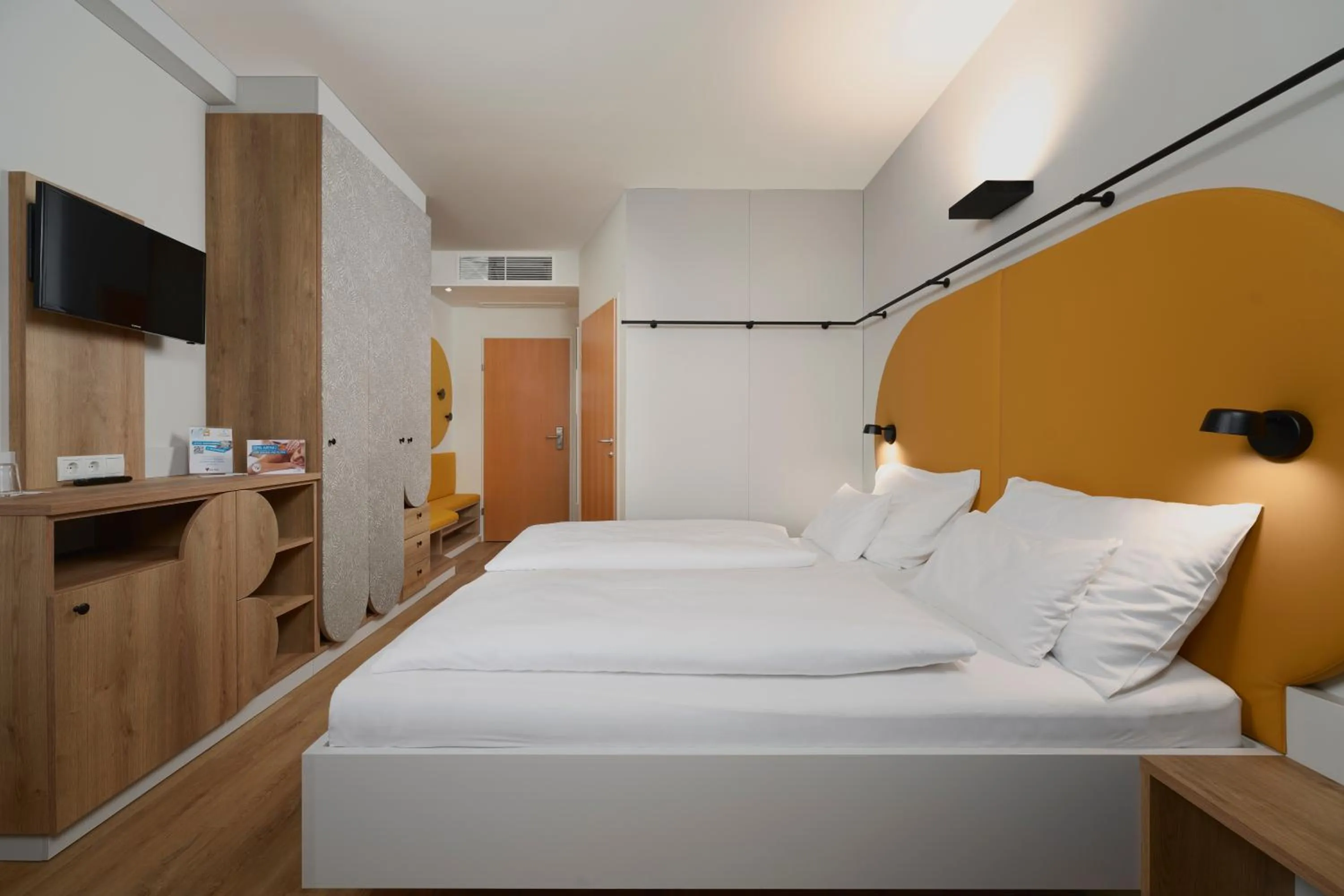 Photo of the whole room, Bed in H2O Hotel-Therme-Resort, 3 Sterne superior, für Familien mit Kindern