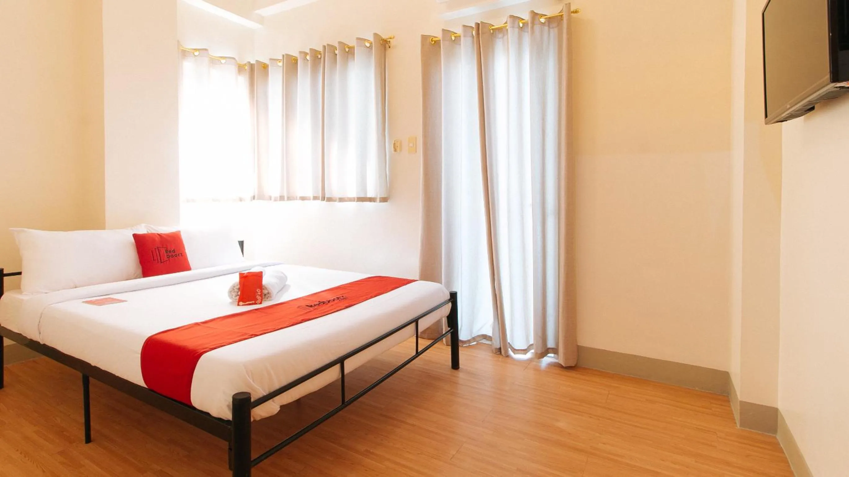 Bed in RedDoorz Plus at Alpina Heights Paranaque