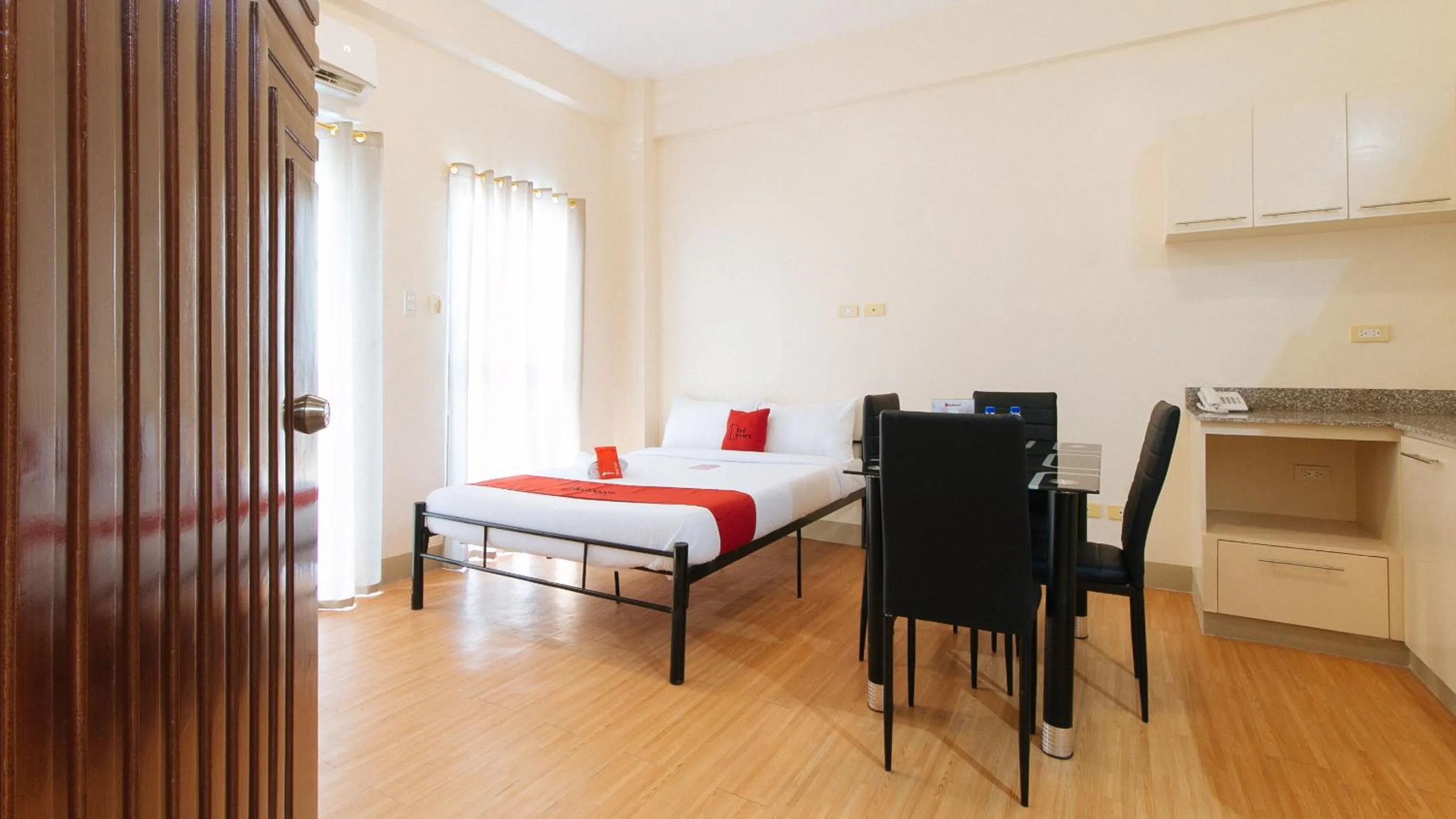 Bed in RedDoorz Plus at Alpina Heights Paranaque